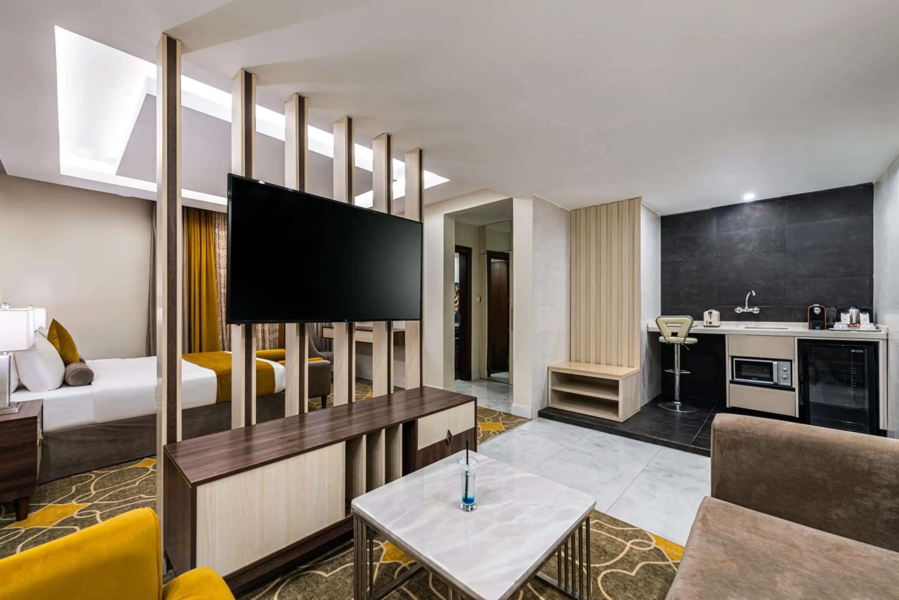 TV and multimedia in Garden Millennium Hotel