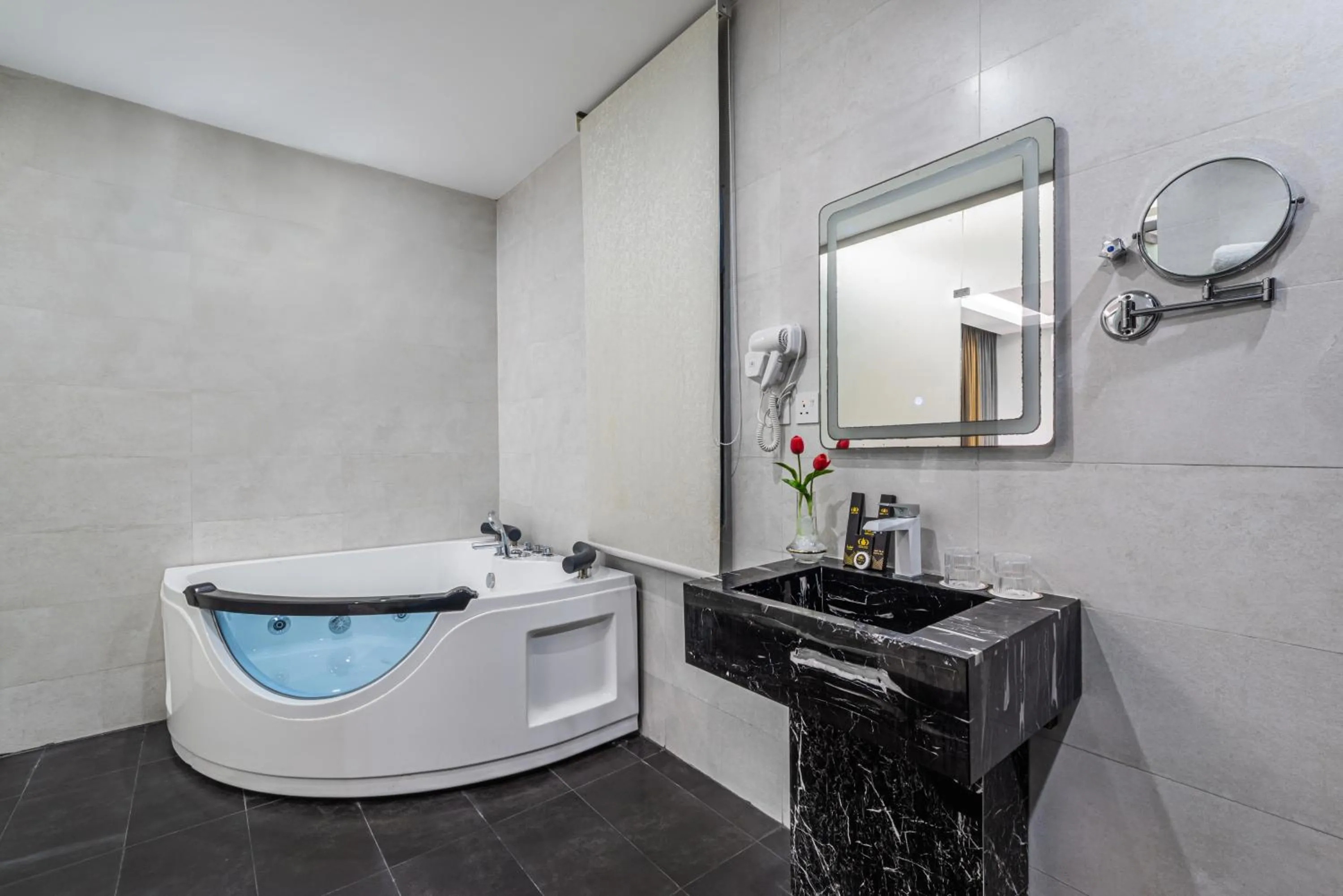 Bathroom in Garden Millennium Hotel