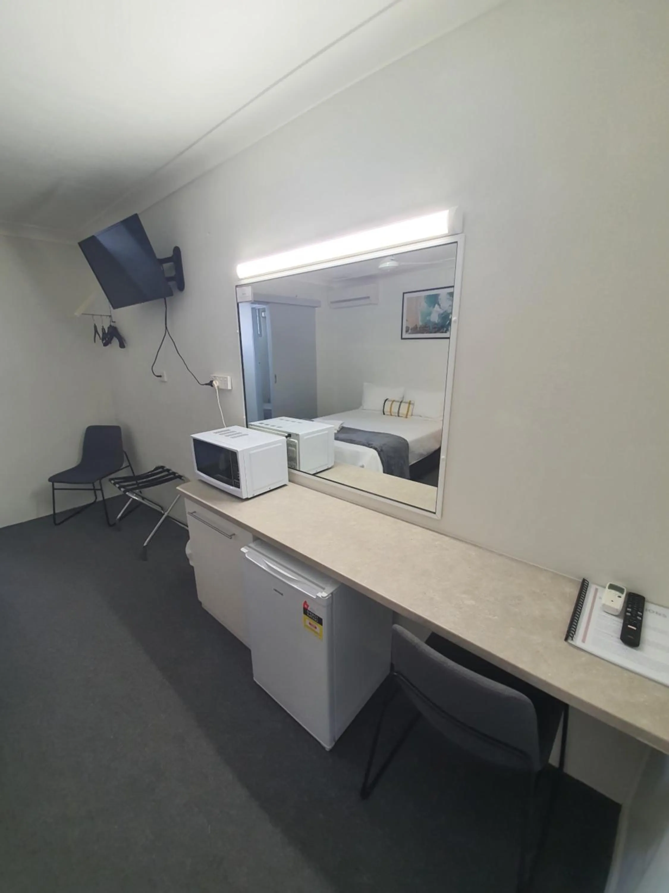 Bed in Sun City Motel