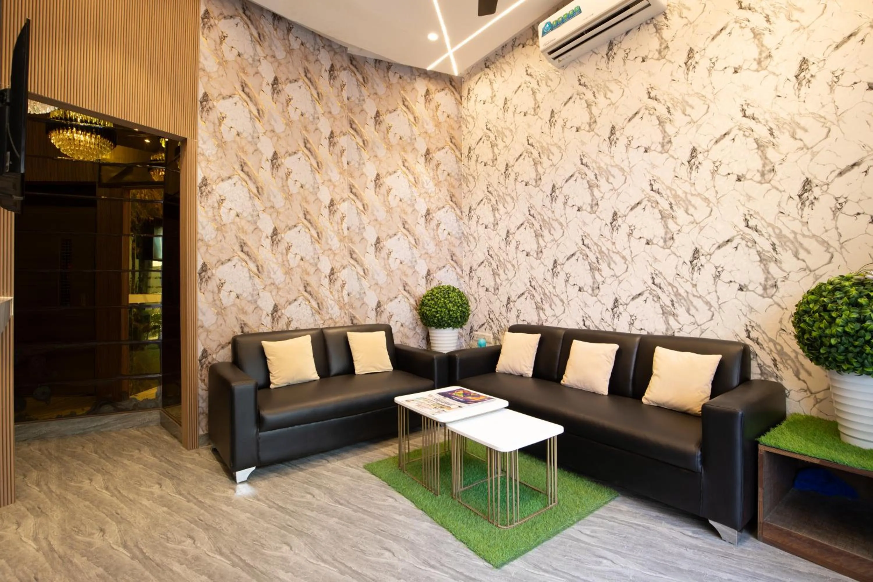 Seating area in Hotel Jodiya - Near CST