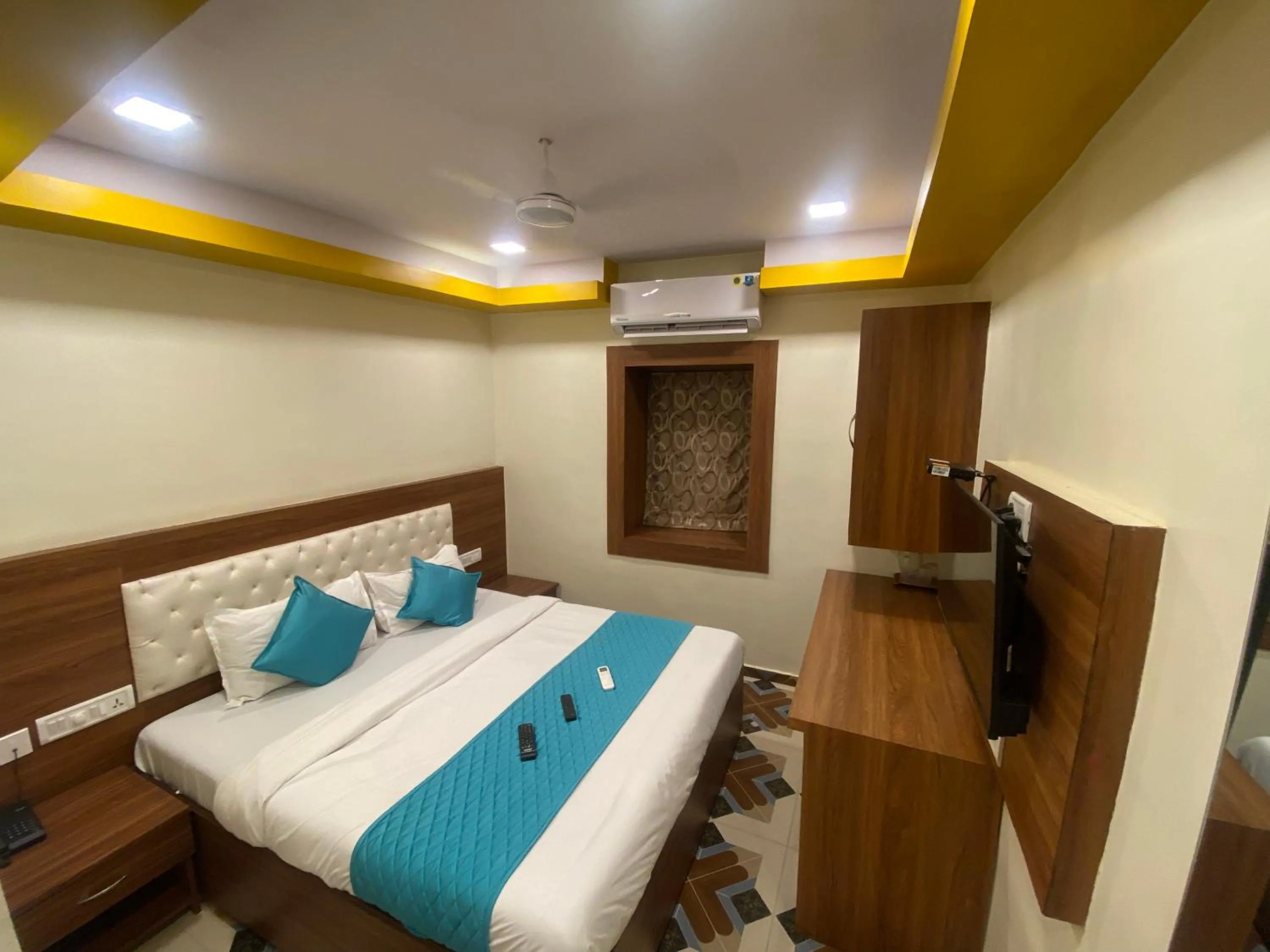 Bedroom, Bed in Hotel Jodiya - Near CST