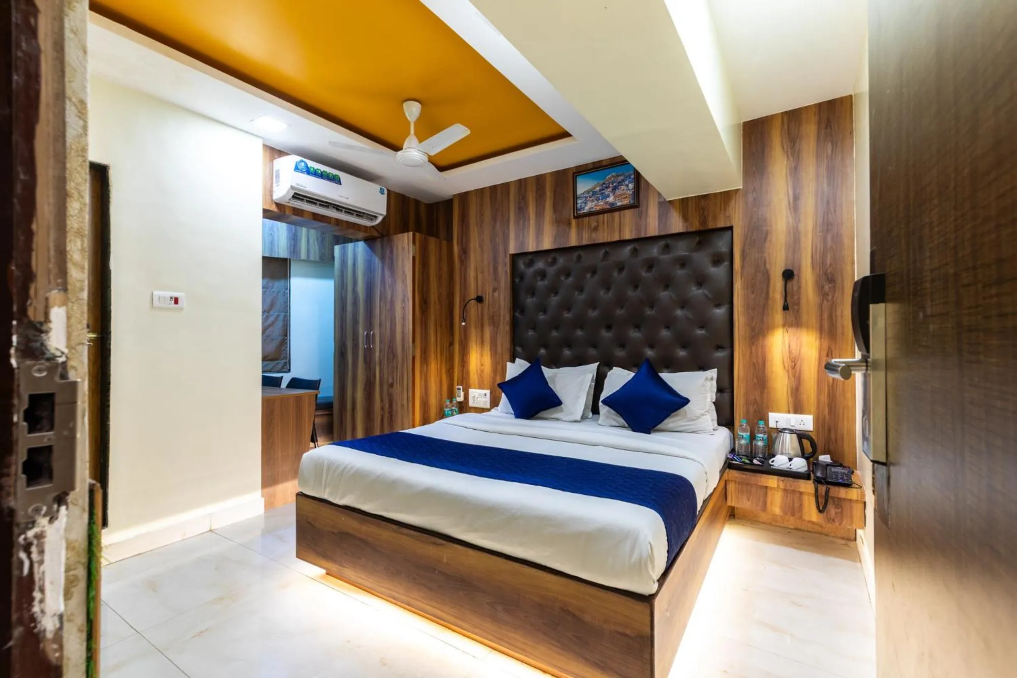 Photo of the whole room, Bed in Hotel Jodiya - Near CST