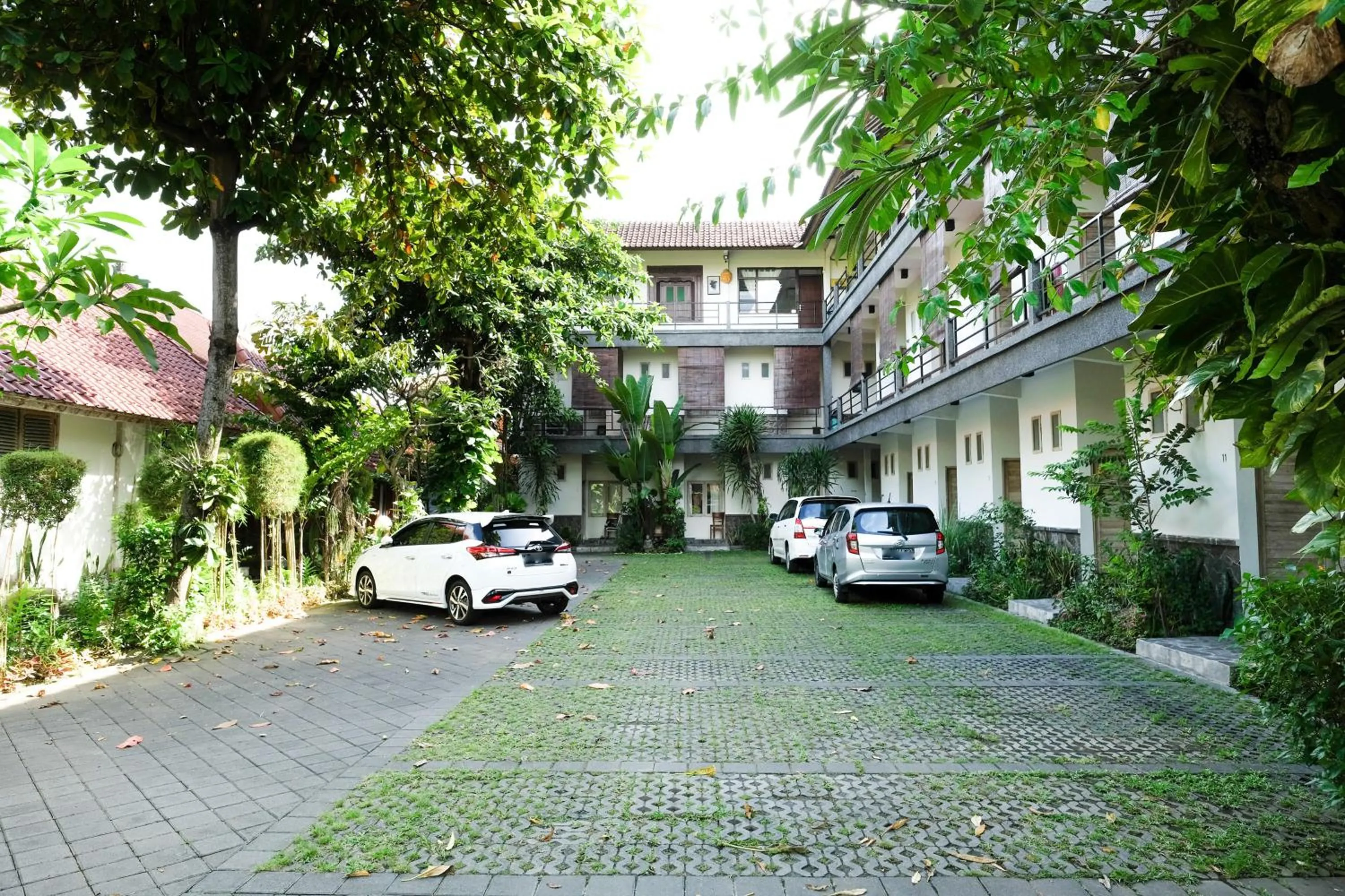Facade/entrance in Urbanview Hotel Wayan Mansion