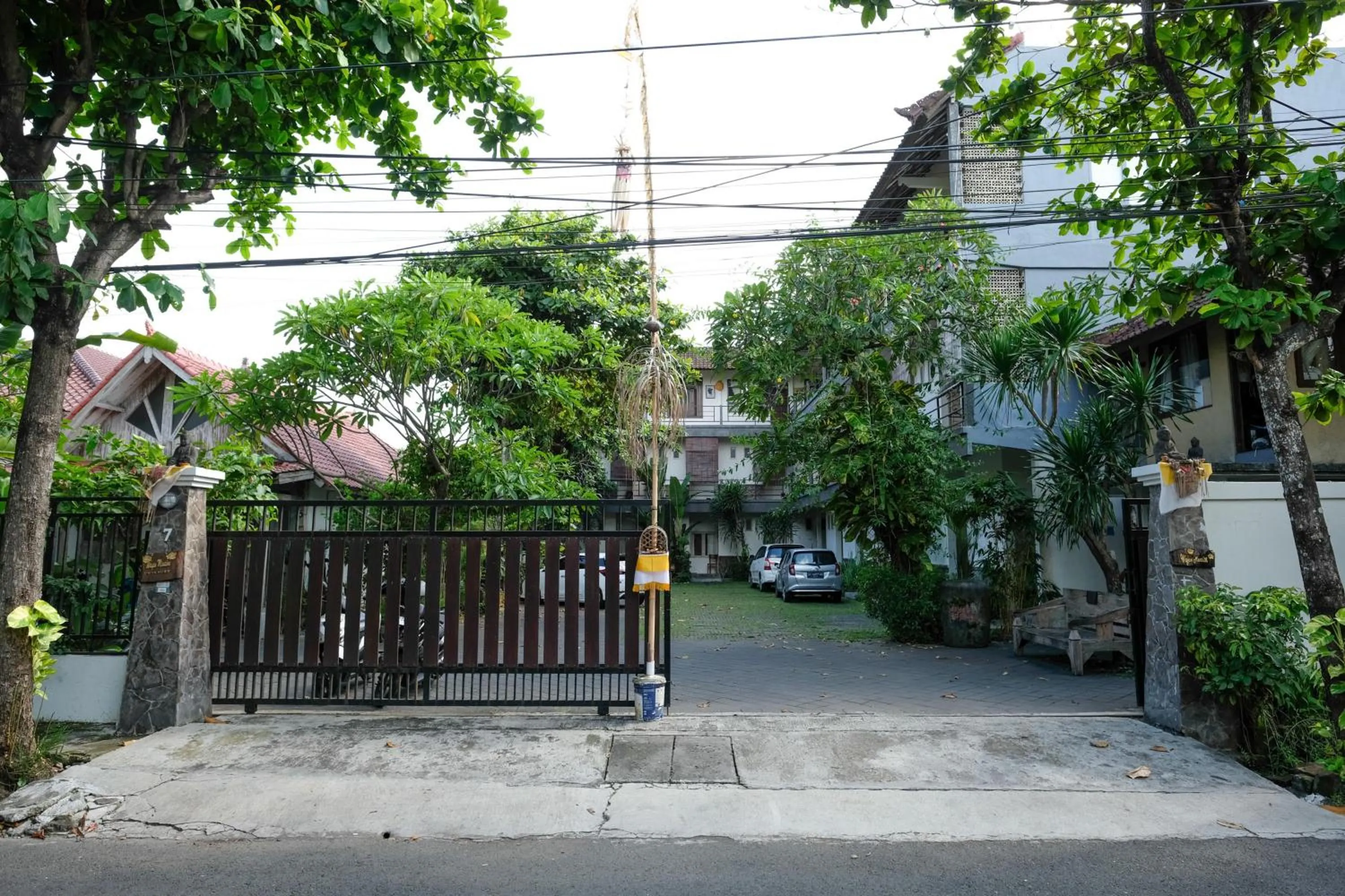 Facade/entrance in Urbanview Hotel Wayan Mansion