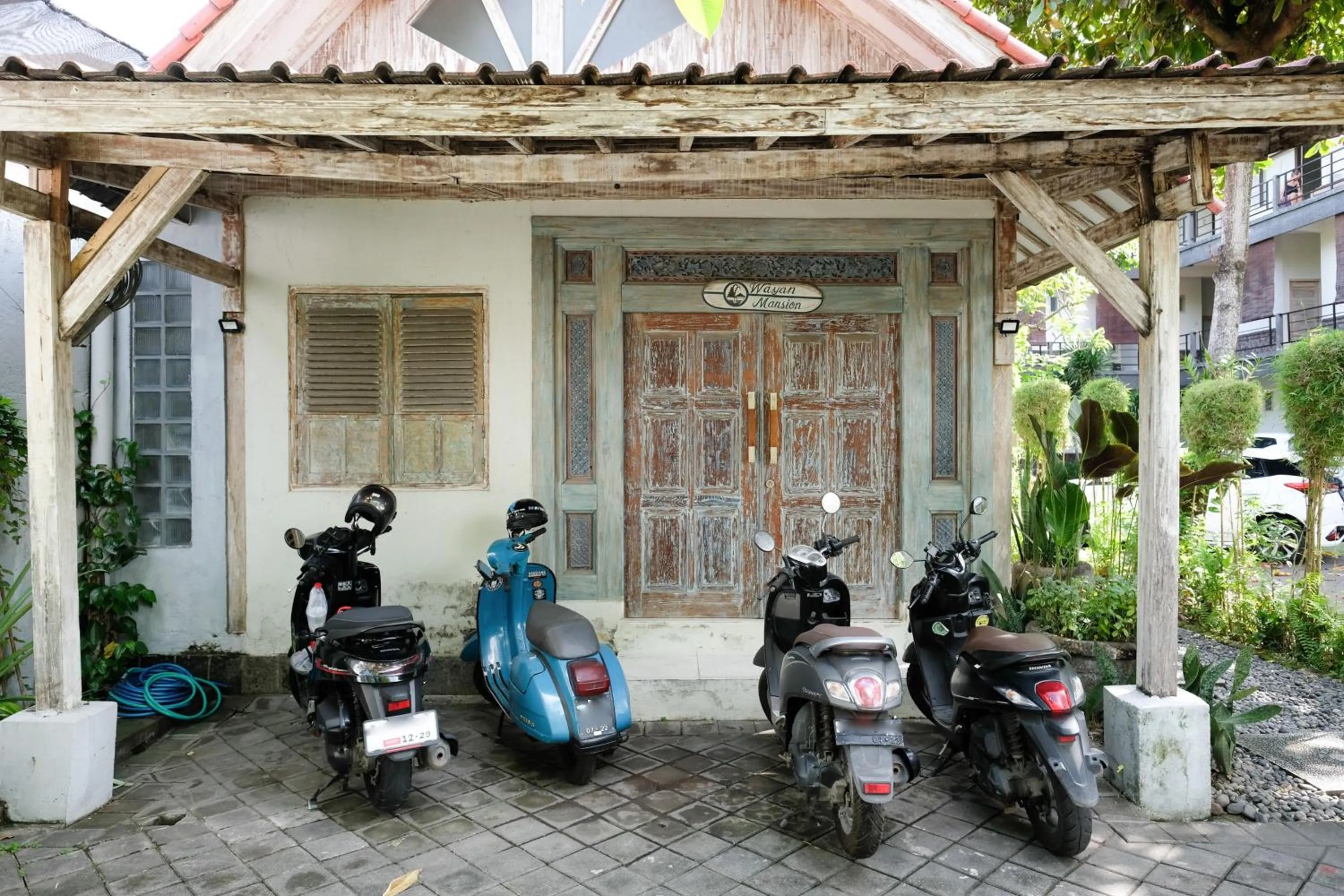 Parking in Urbanview Hotel Wayan Mansion