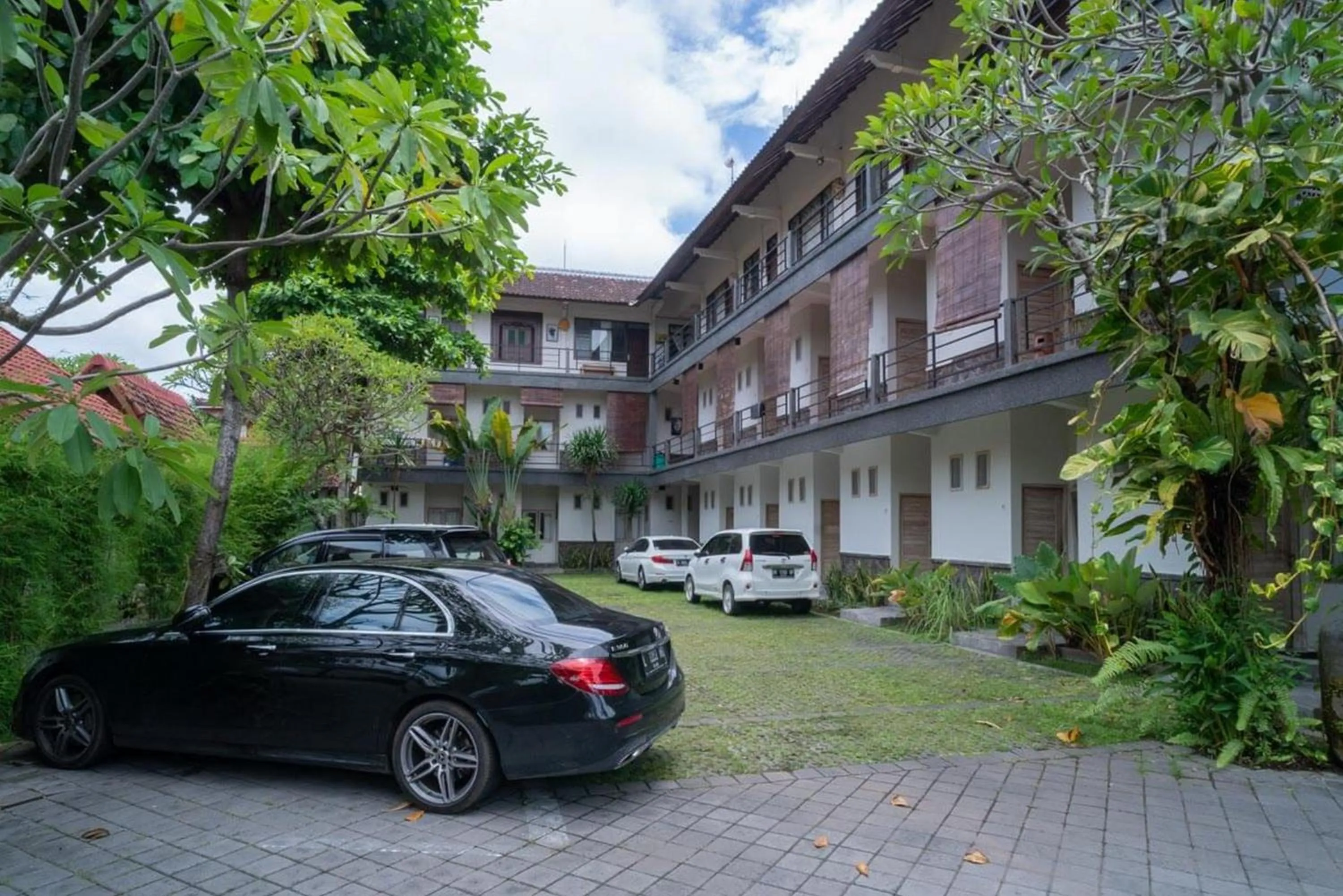 Parking in Urbanview Hotel Wayan Mansion