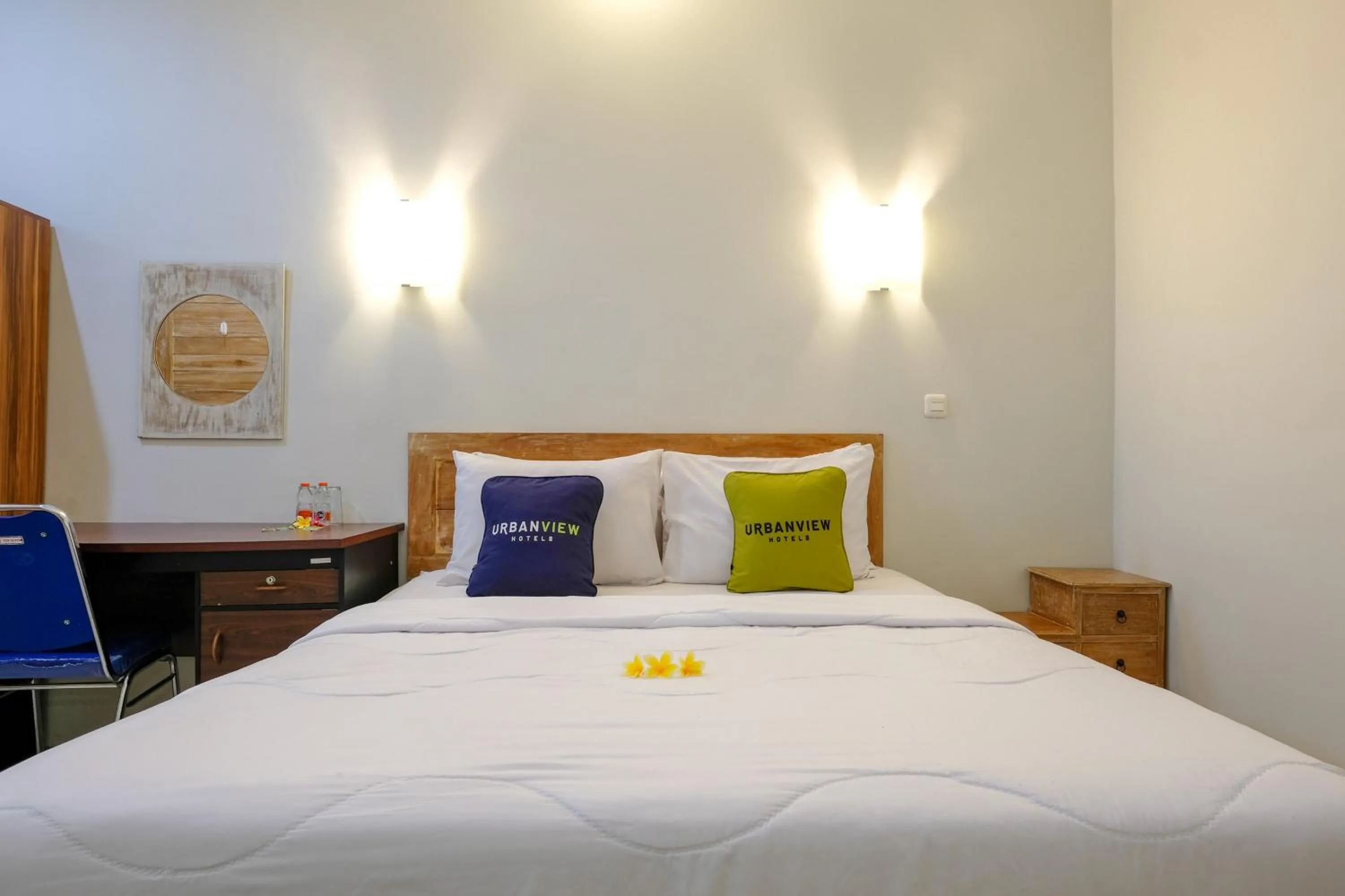 Bedroom, Bed in Urbanview Hotel Wayan Mansion