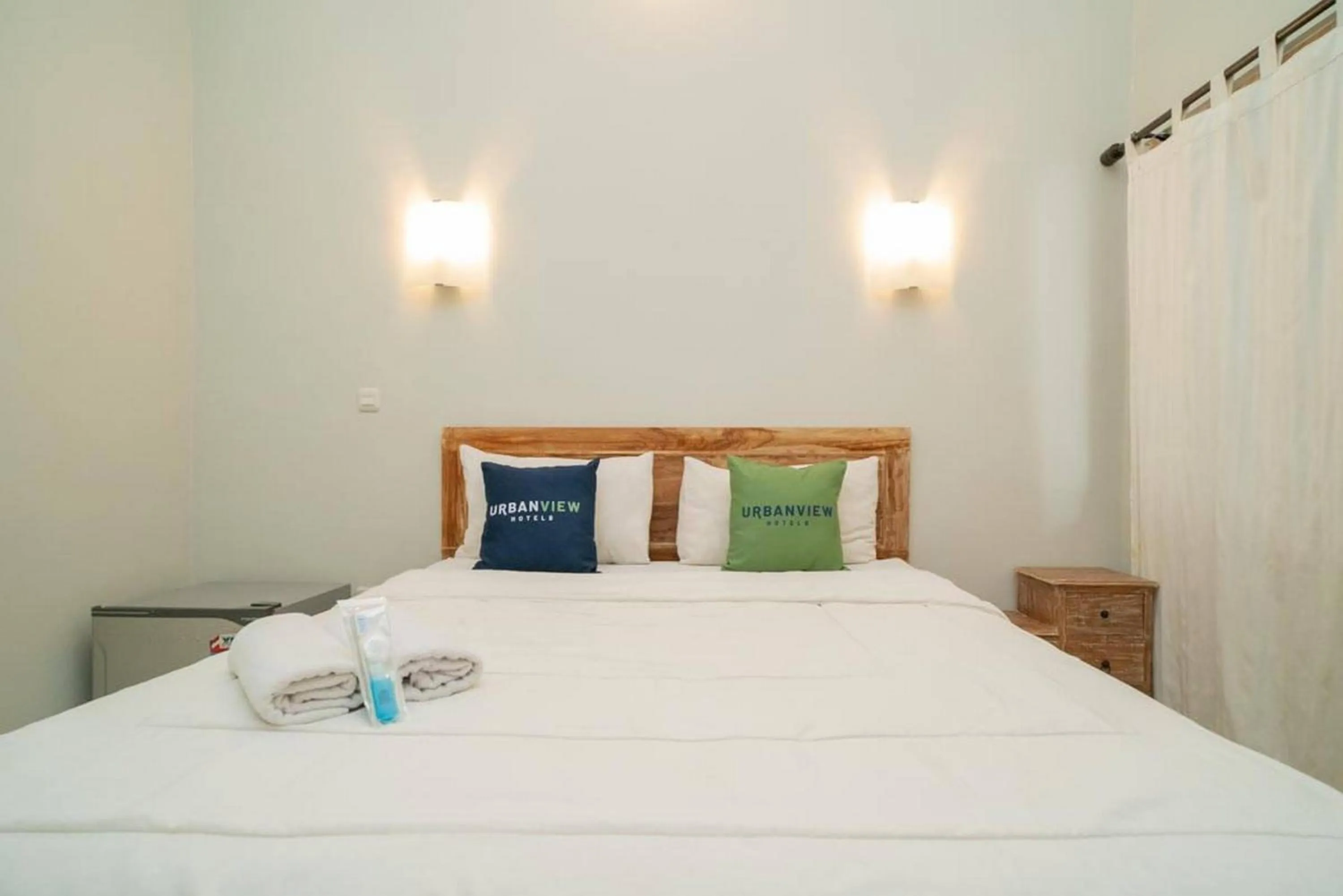 Bedroom, Bed in Urbanview Hotel Wayan Mansion