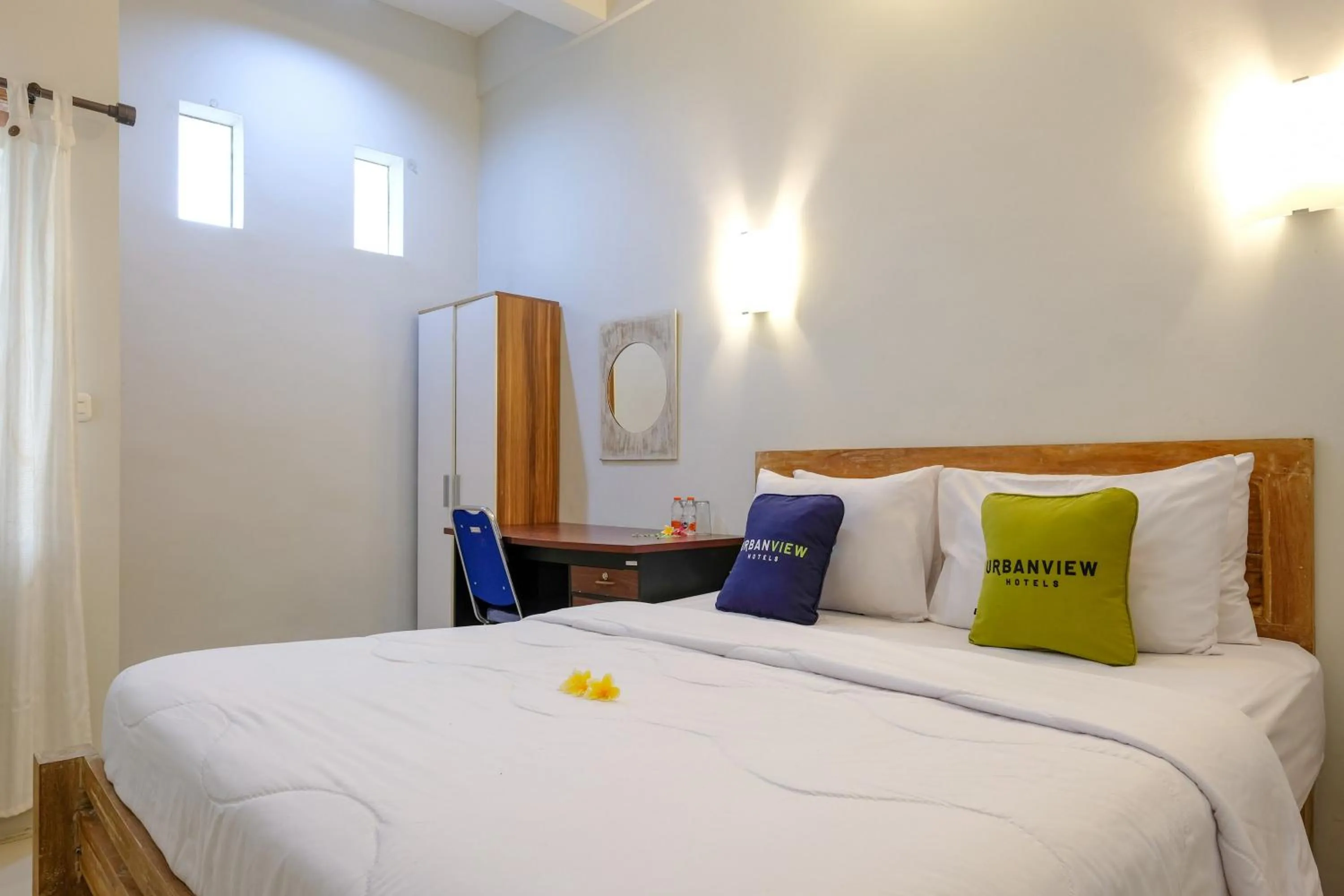 Bedroom, Bed in Urbanview Hotel Wayan Mansion