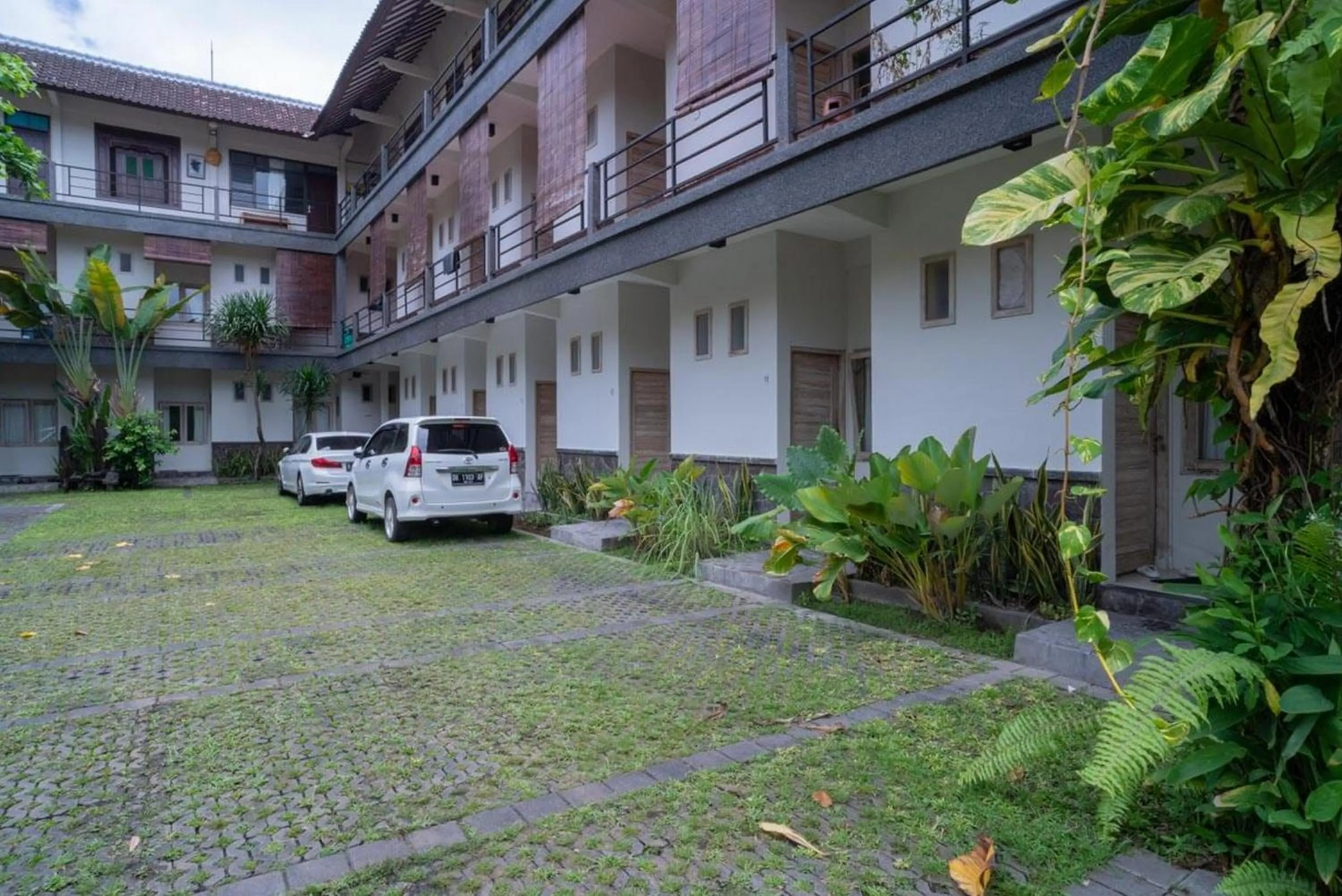 Parking in Urbanview Hotel Wayan Mansion