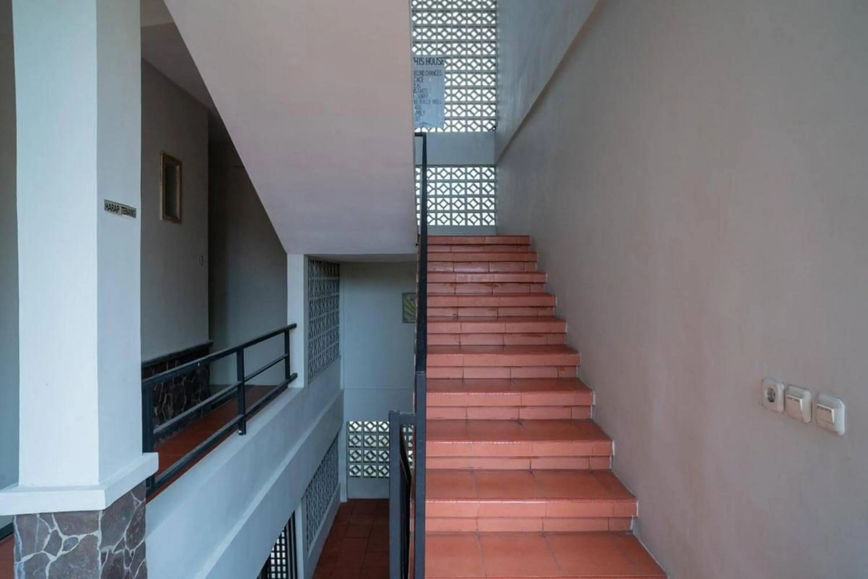 Property building in Urbanview Hotel Wayan Mansion