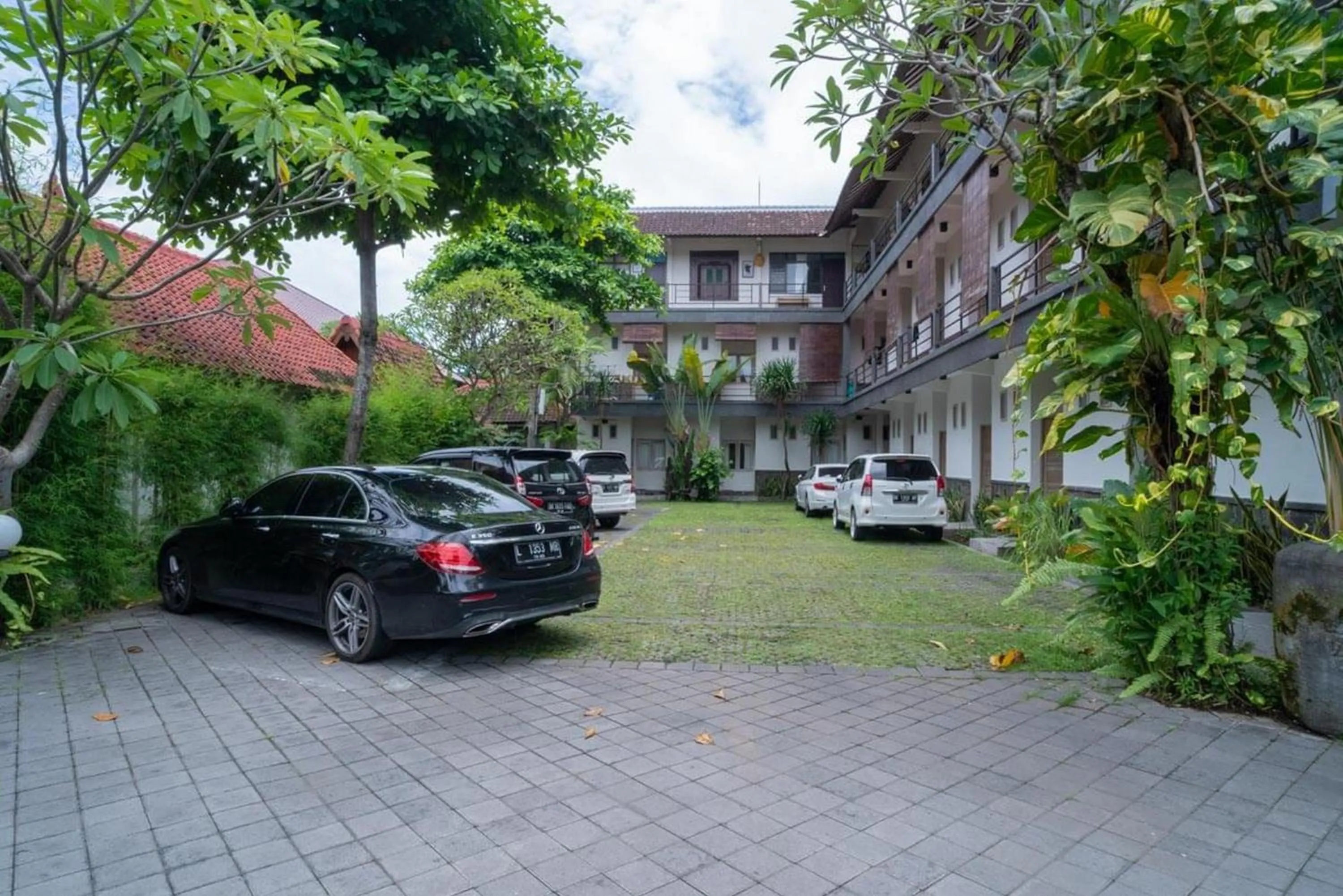 Parking in Urbanview Hotel Wayan Mansion