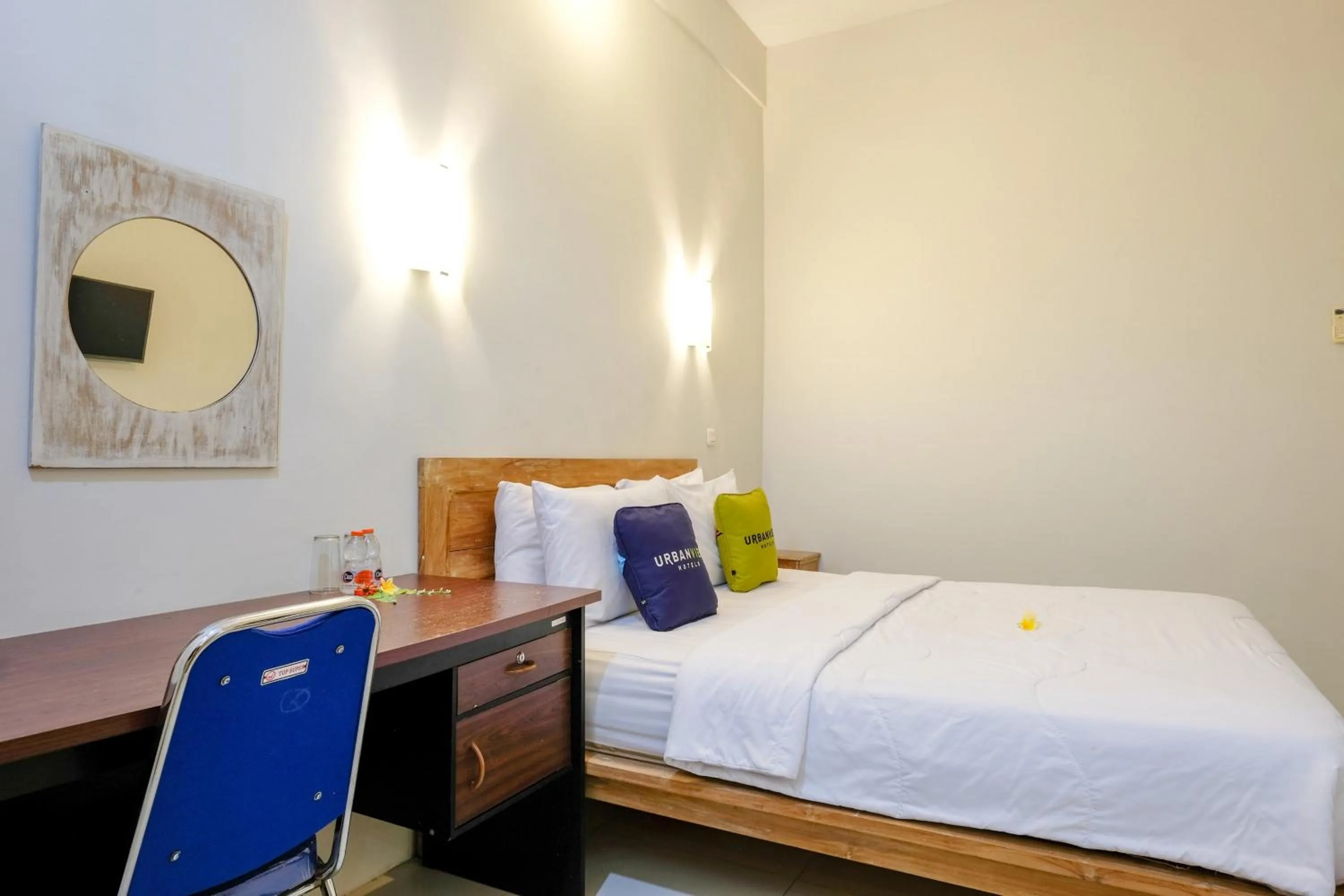 Bedroom, Bed in Urbanview Hotel Wayan Mansion