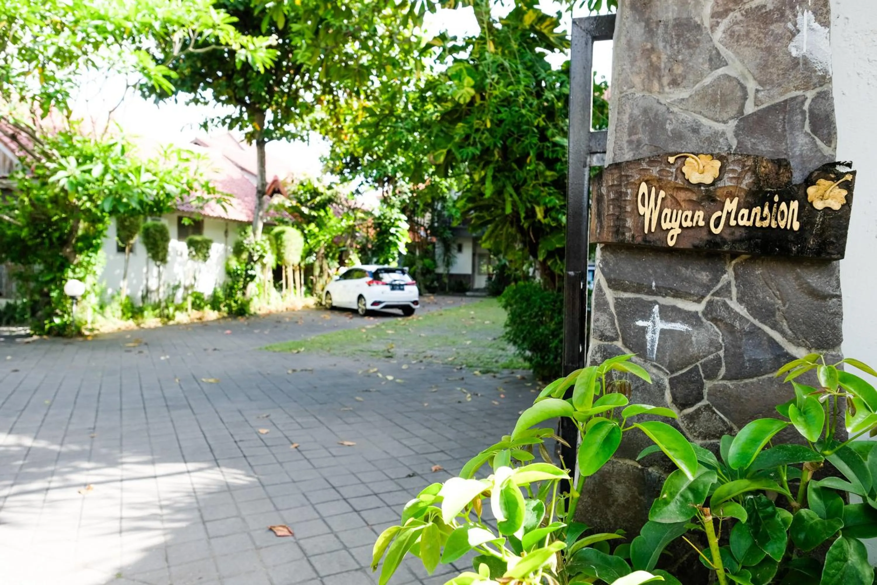 Property building in Urbanview Hotel Wayan Mansion