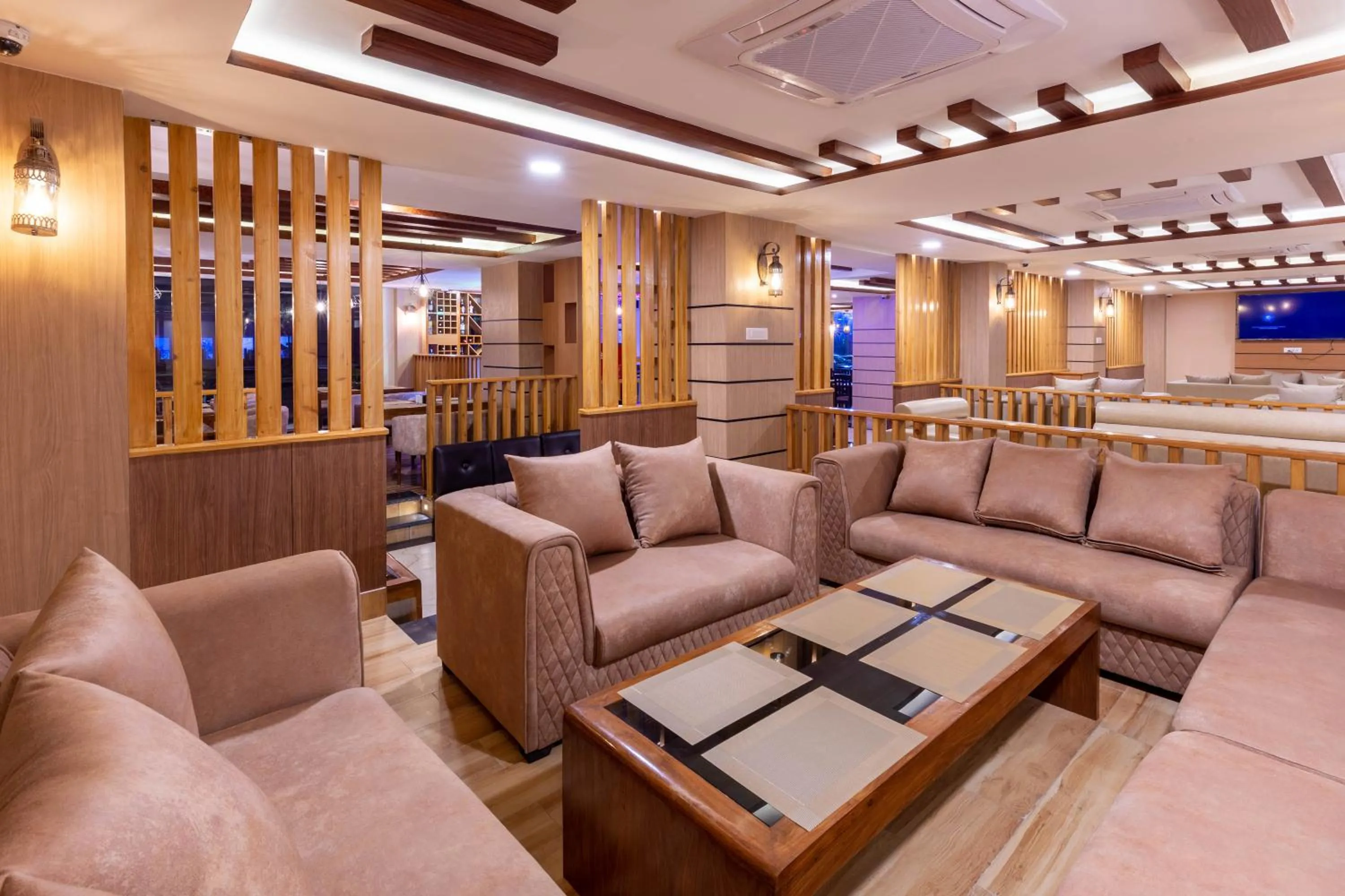 Restaurant/places to eat in Chitwan Midtown Hotel
