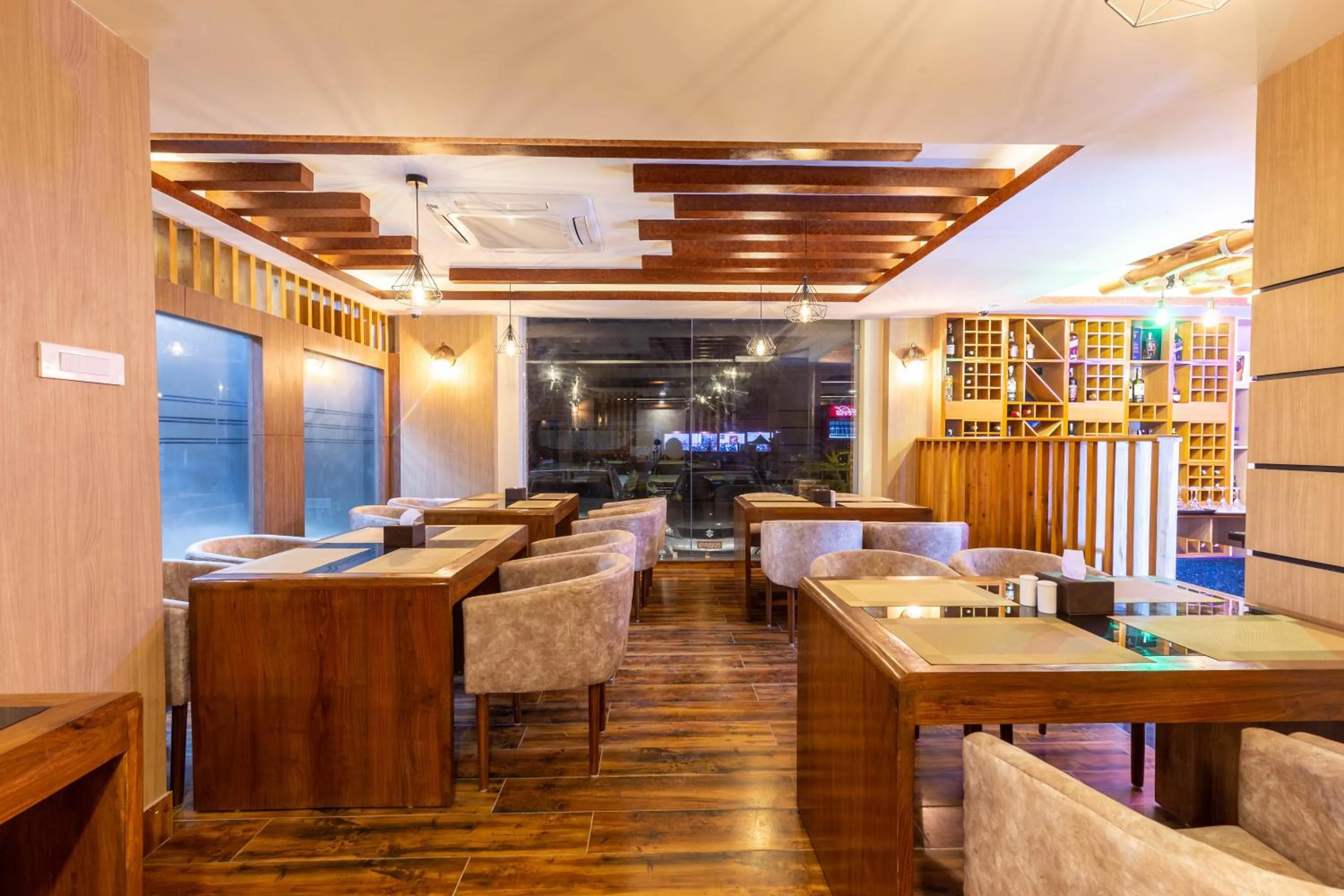 Restaurant/places to eat in Chitwan Midtown Hotel