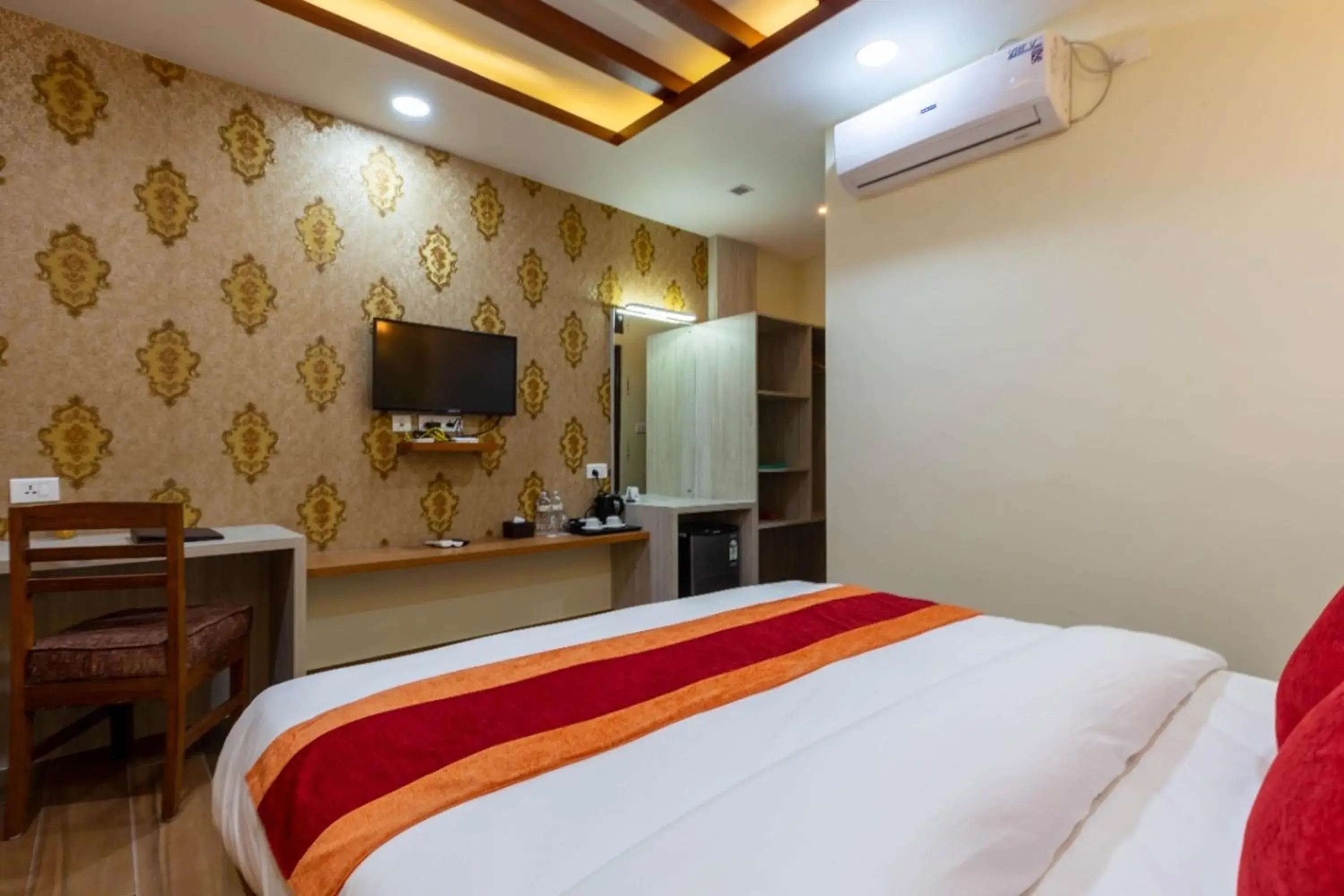 Deluxe Landmark View Room with Balcony - single occupancy in Chitwan Midtown Hotel Deluxe Landmark View Room with Balcony - single occupancy in Chitwan Midtown Hotel