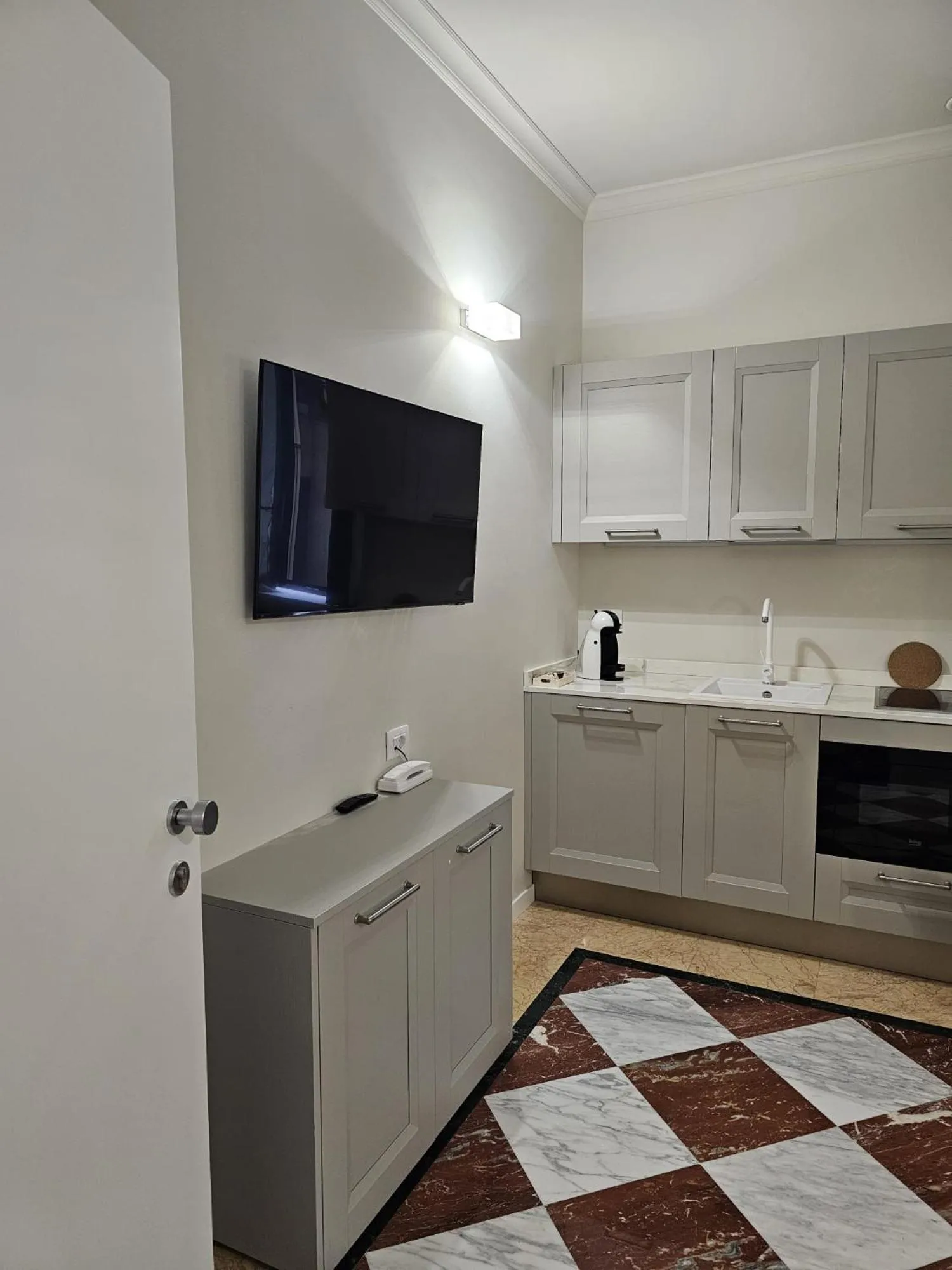 TV and multimedia in Andreola Central Hotel