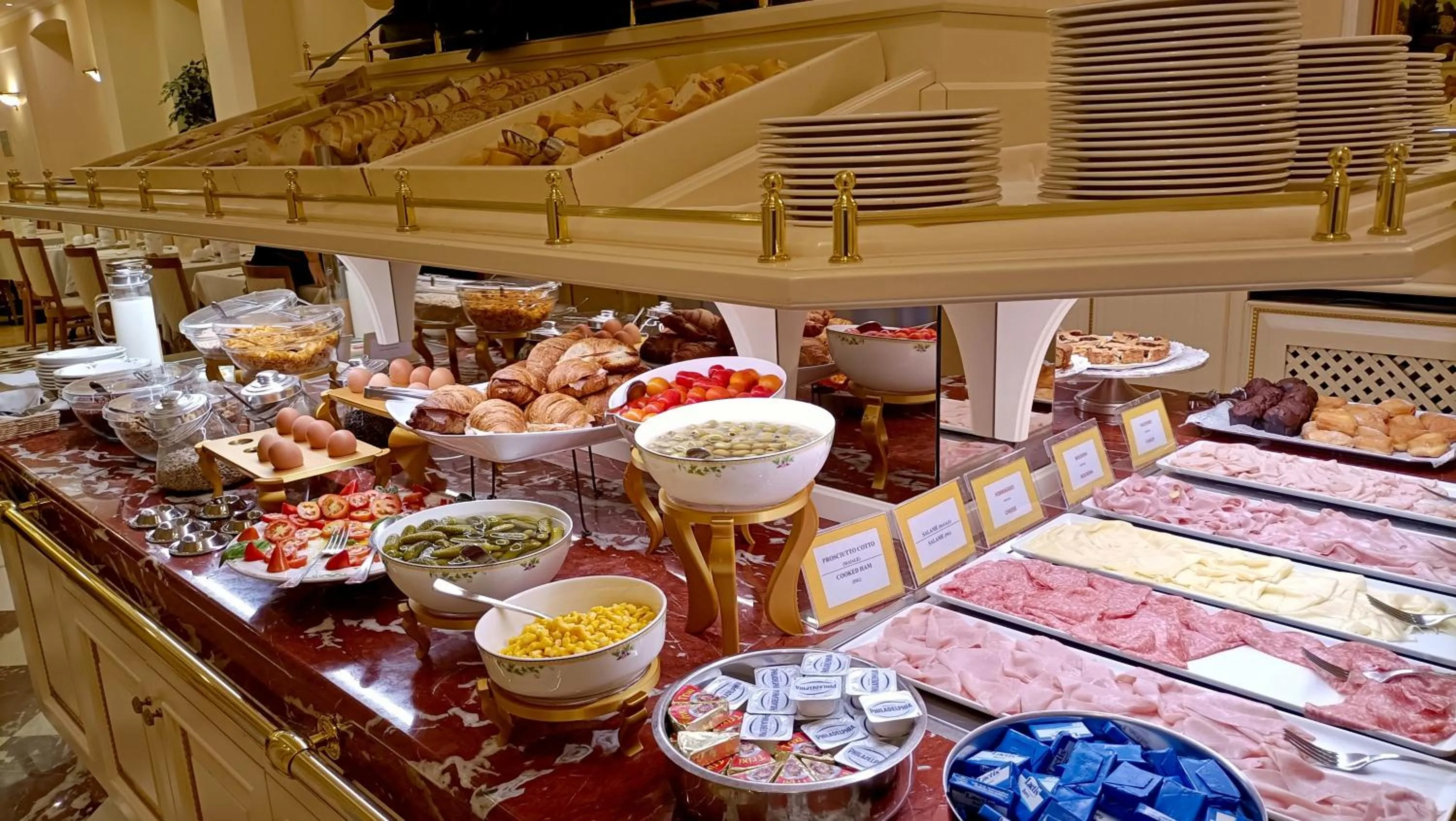 Breakfast in Andreola Central Hotel