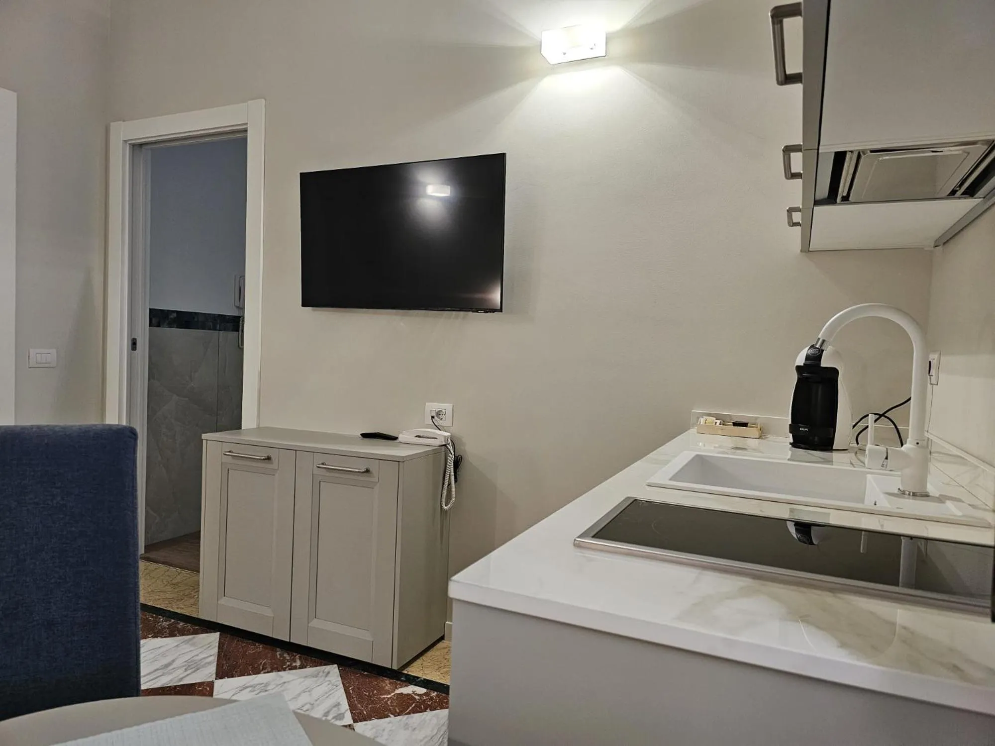 TV and multimedia in Andreola Central Hotel