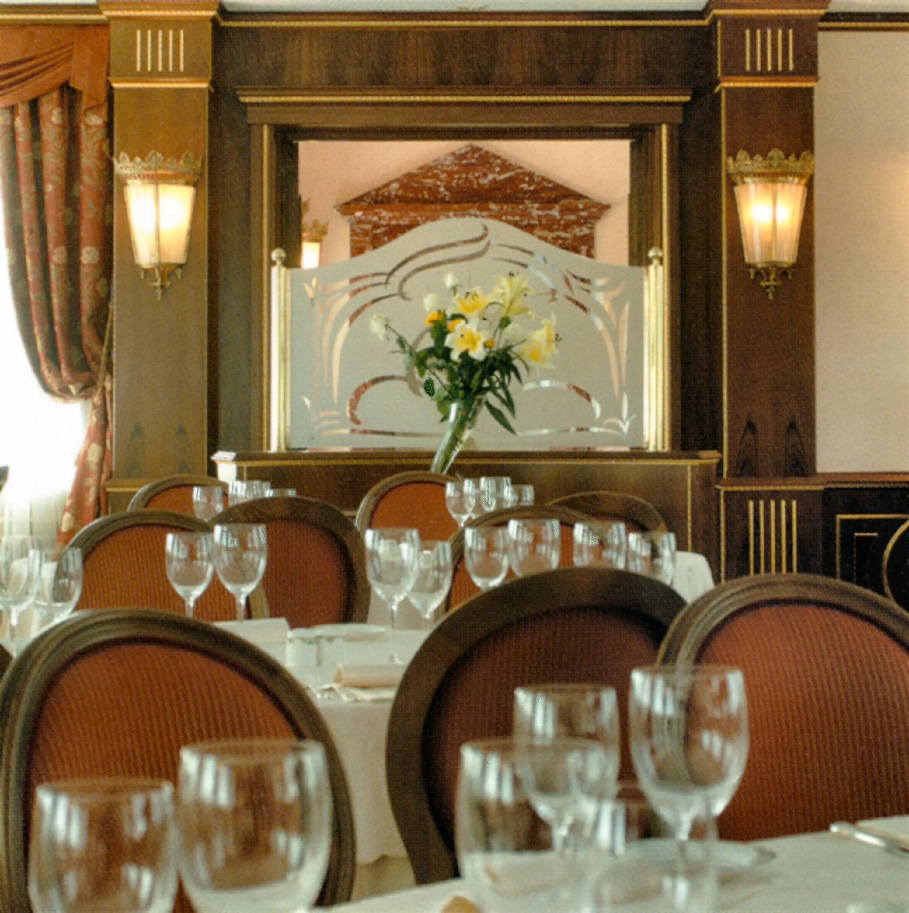 Restaurant/places to eat in Andreola Central Hotel