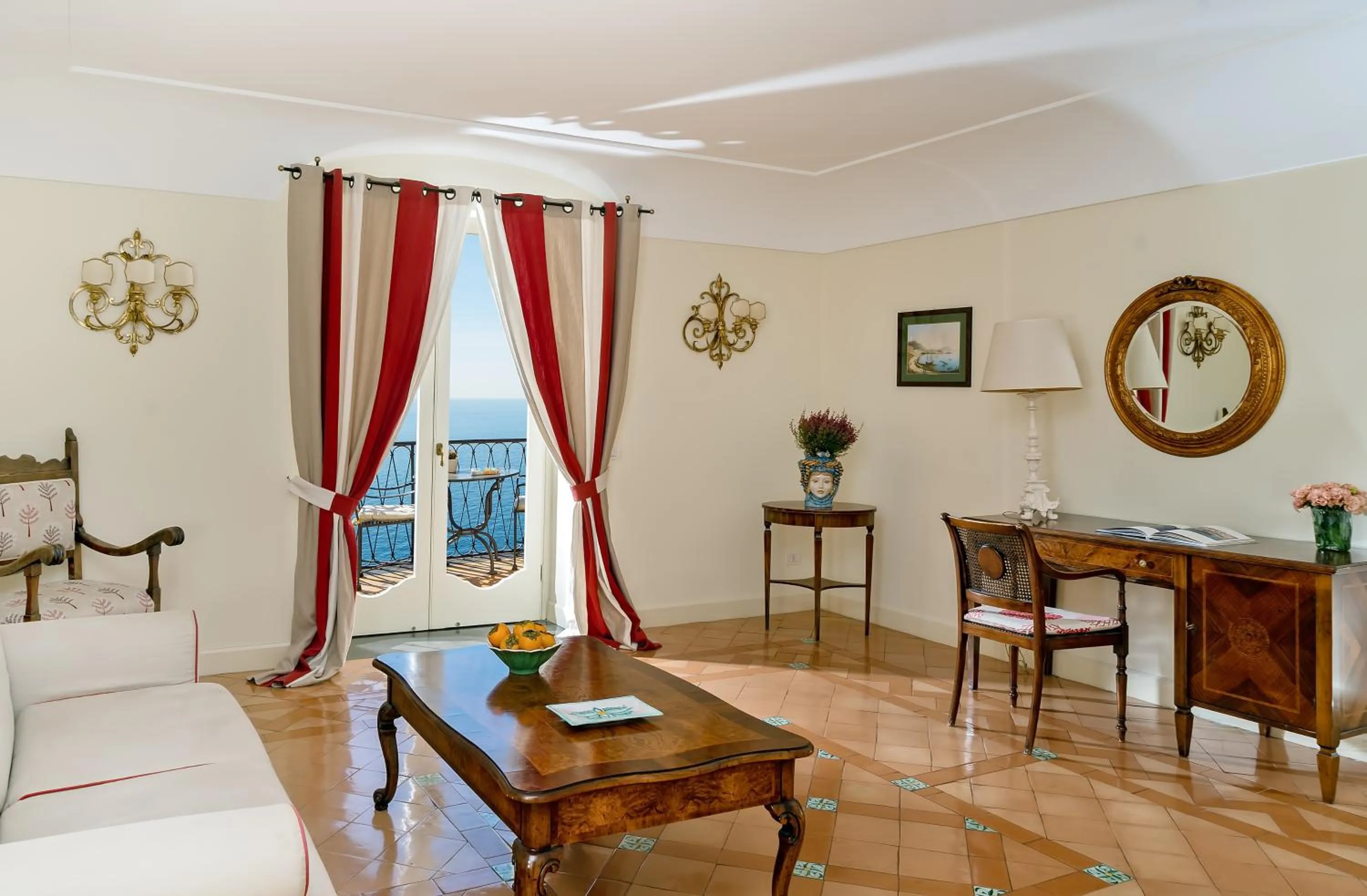 Seating area in Hotel Punta Regina