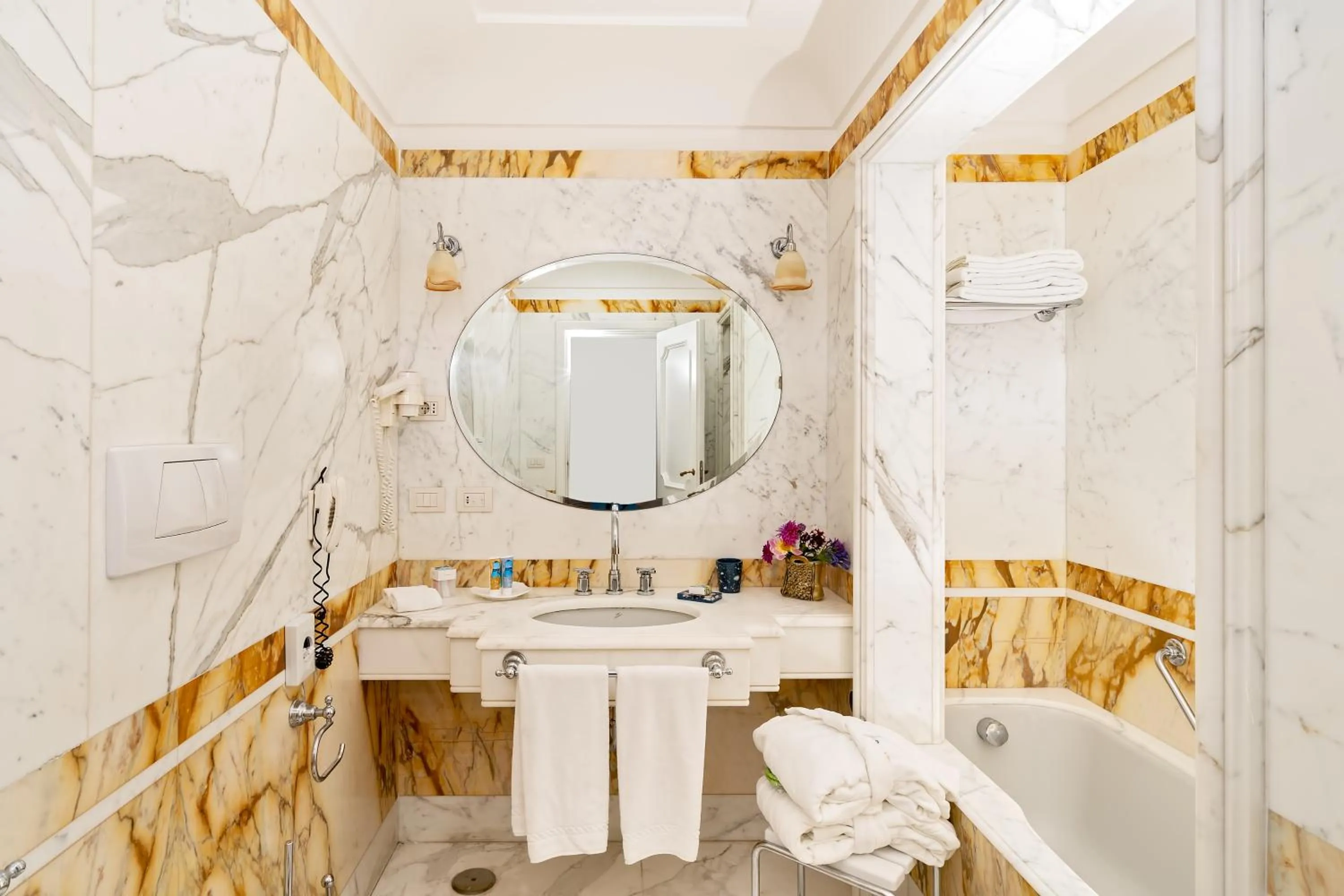 Bathroom in Hotel Punta Regina