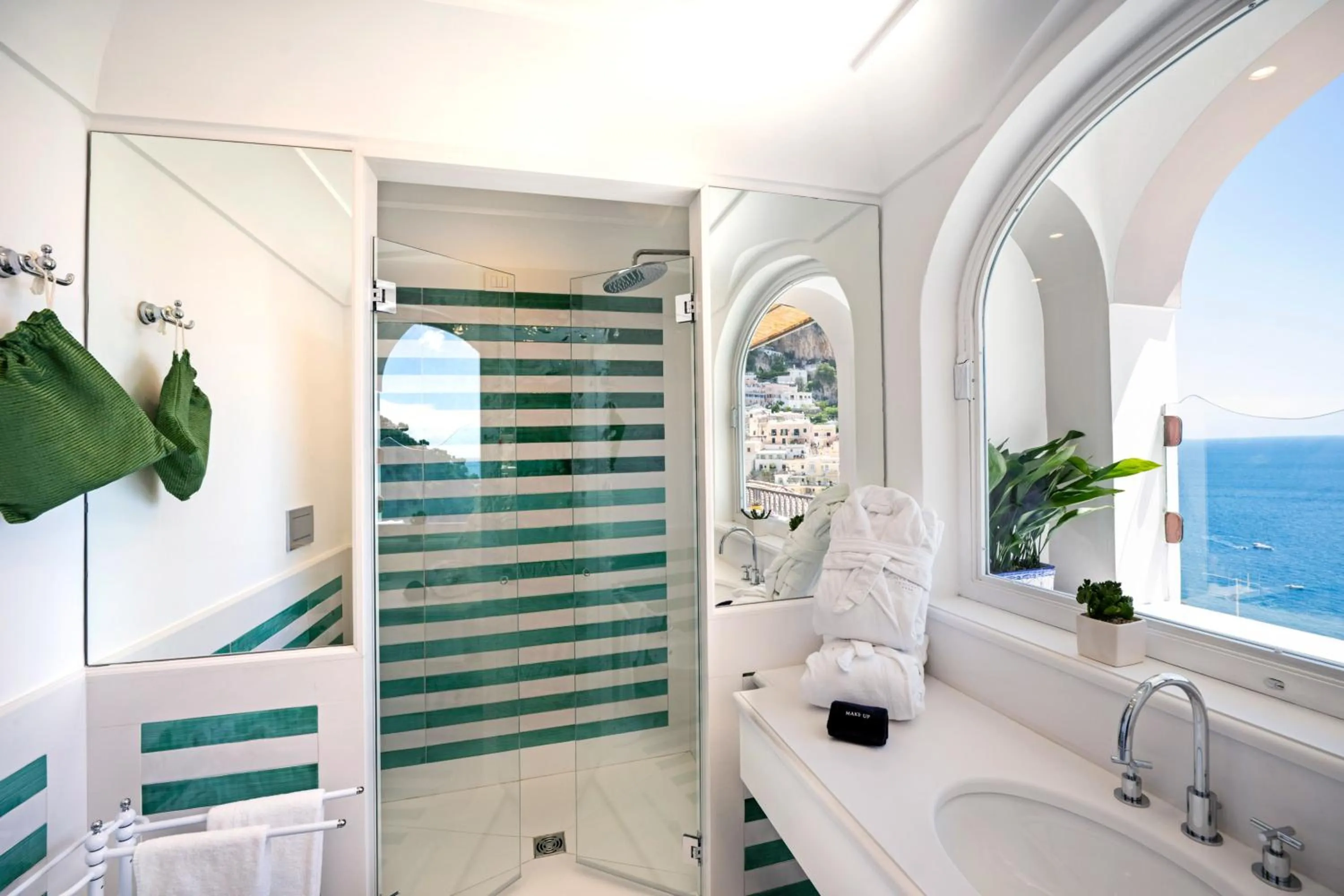 Shower in Hotel Punta Regina