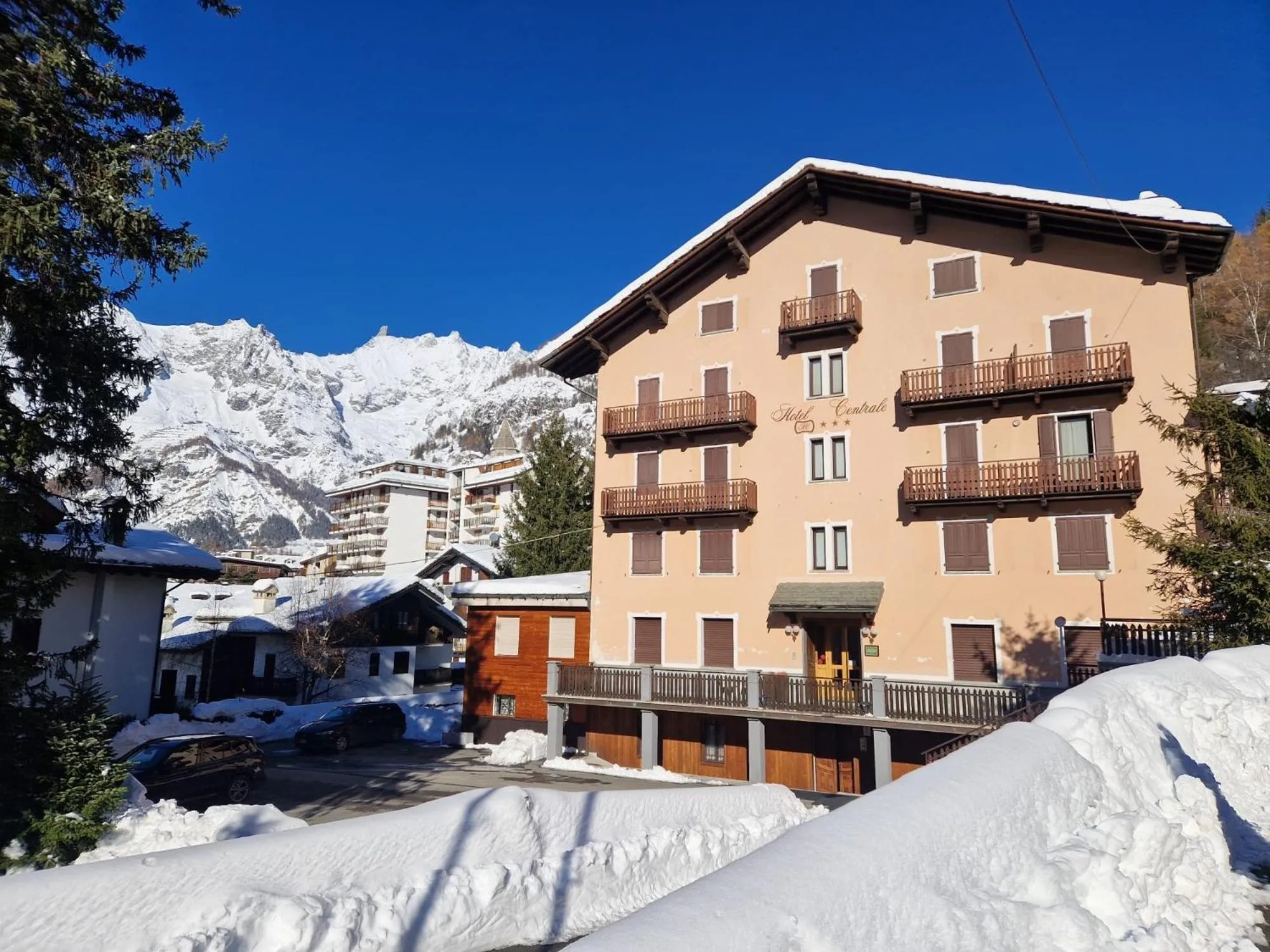 Property building in Centrale