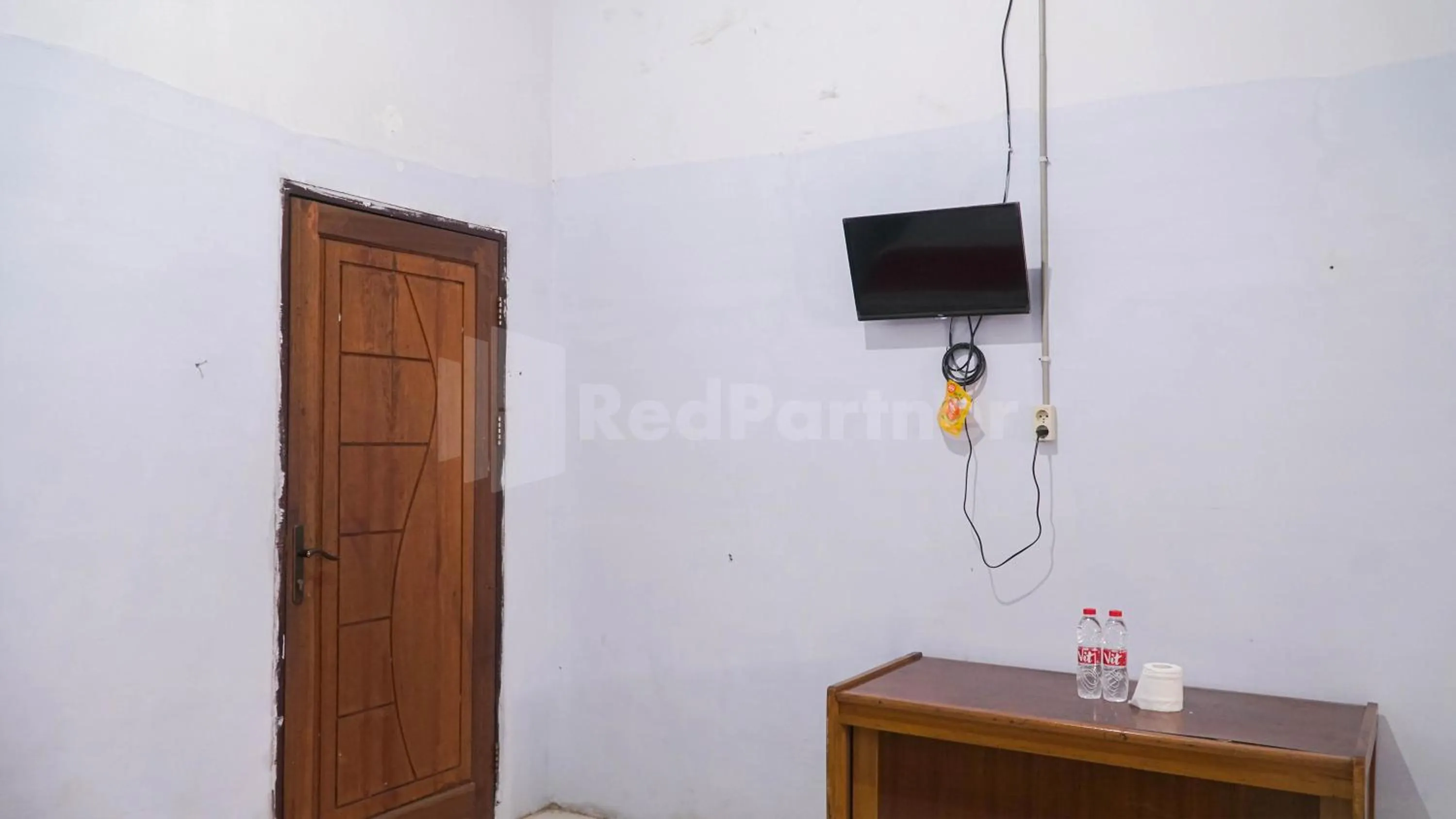 Bedroom in The Karo's Residence Mitra RedDoorz