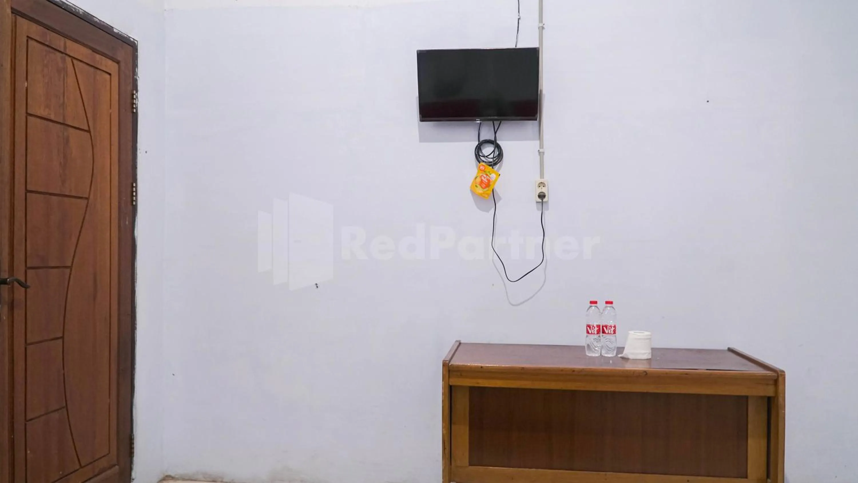 TV and multimedia in The Karo's Residence Mitra RedDoorz