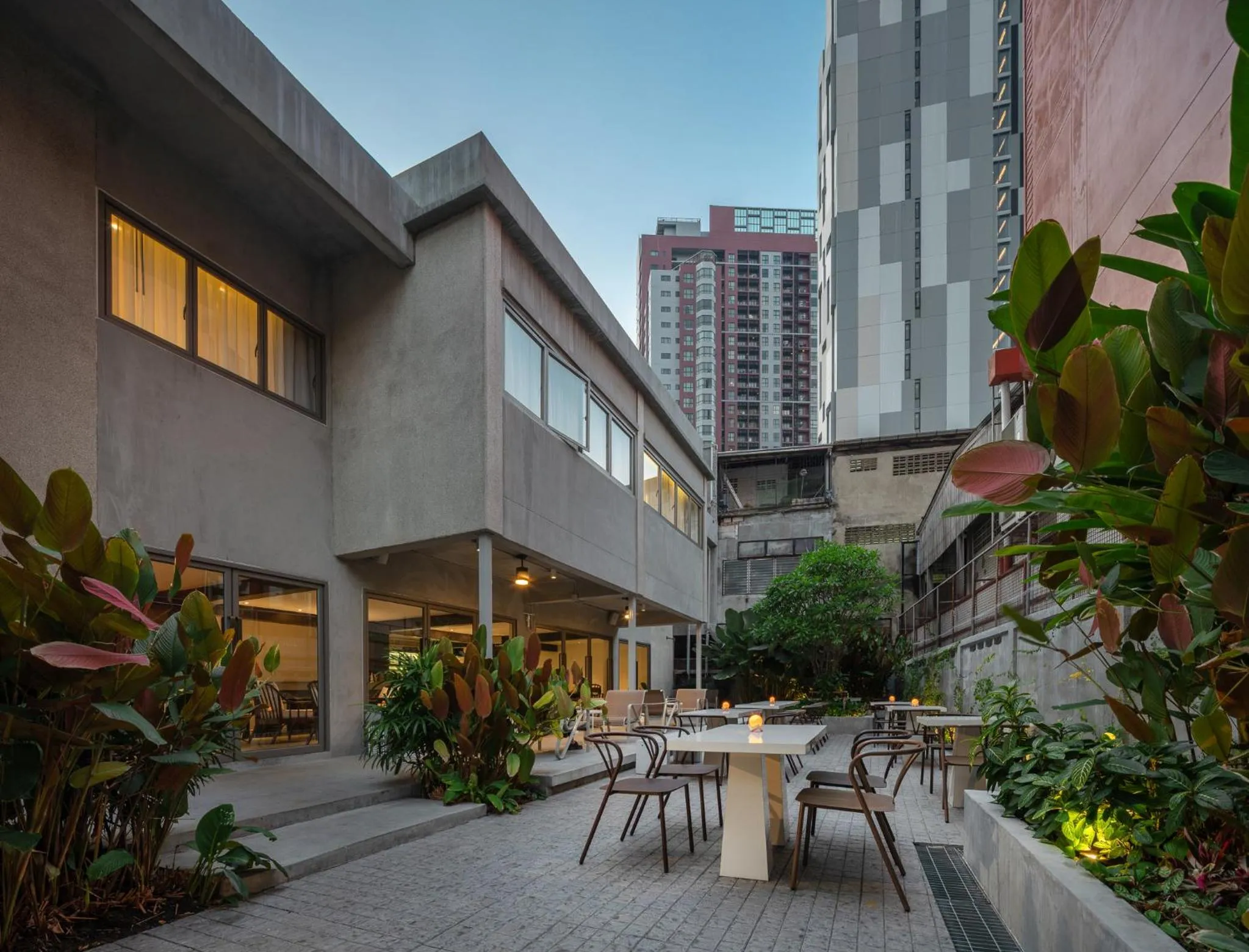 Restaurant/places to eat in Nidhra Boutique Hotel Bangkok Sukhumvit