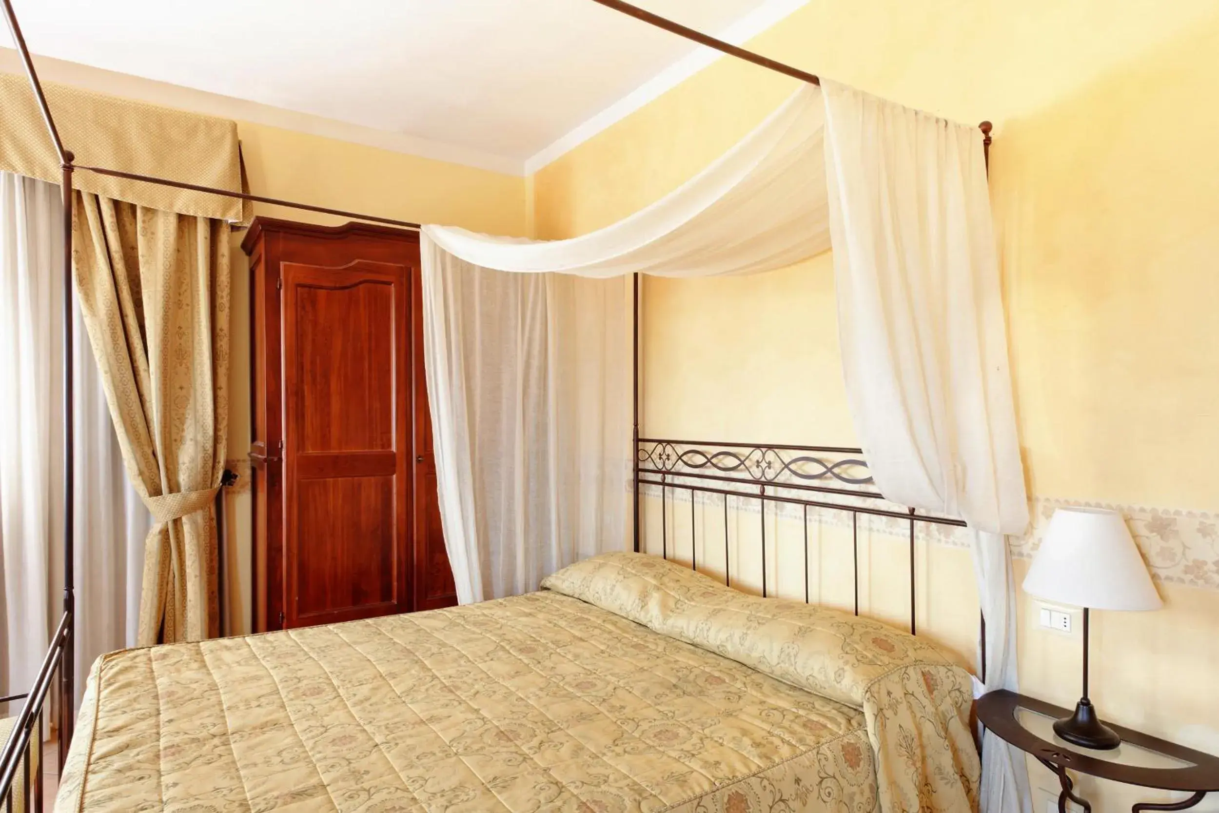 Triple Room in Villa Ambrosina Triple Room in Villa Ambrosina