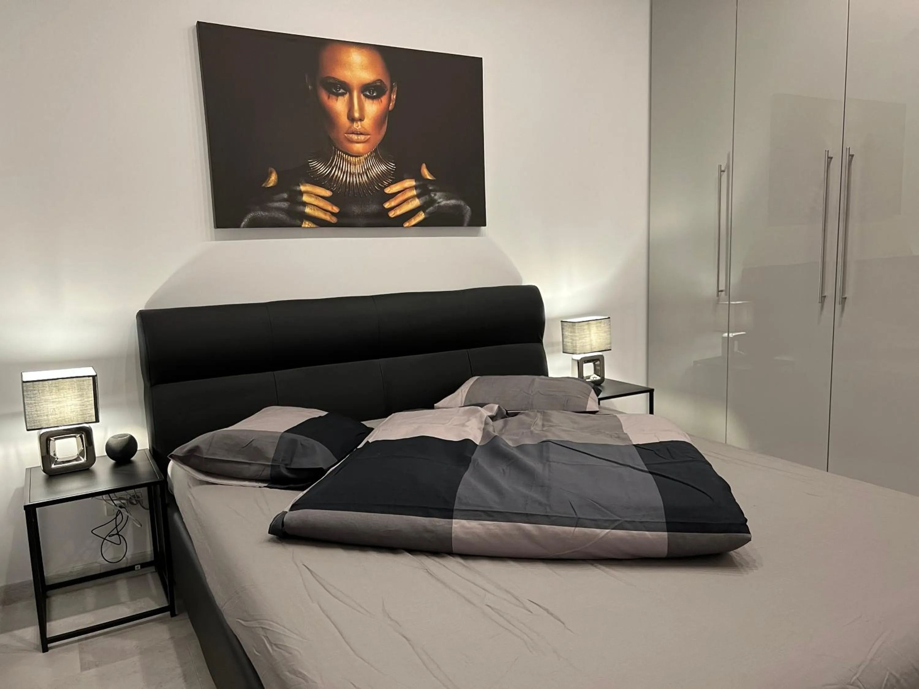 Bedroom, Bed in Amazing 2-Room Penthouse Cityview W13