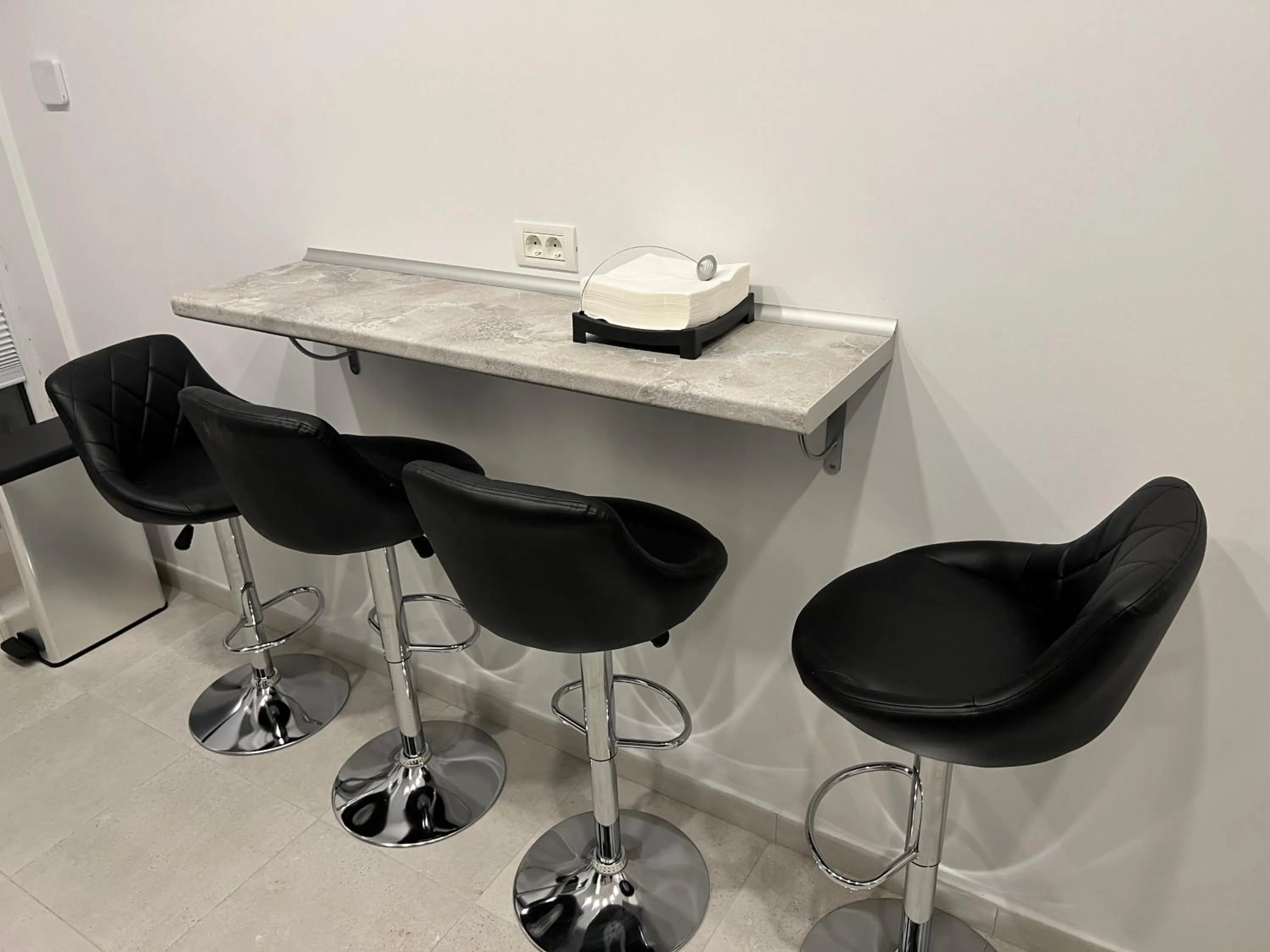 Dining area in Amazing 2-Room Penthouse Cityview W13