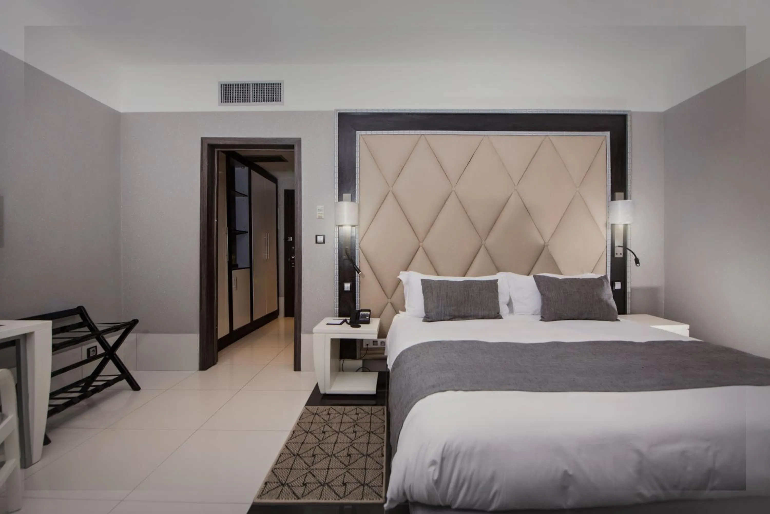 Bed in Krystal Palace Douala