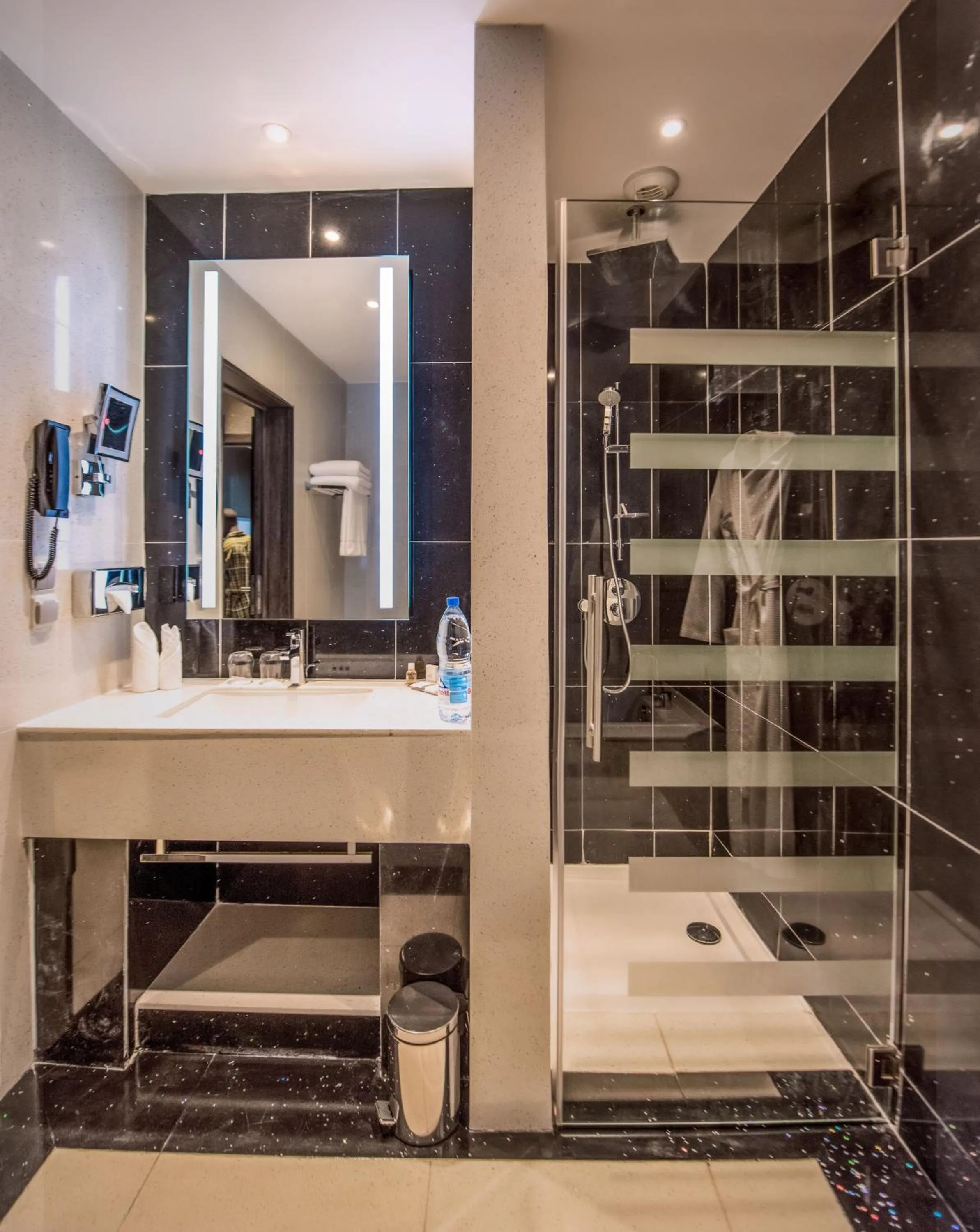 Shower in Krystal Palace Douala