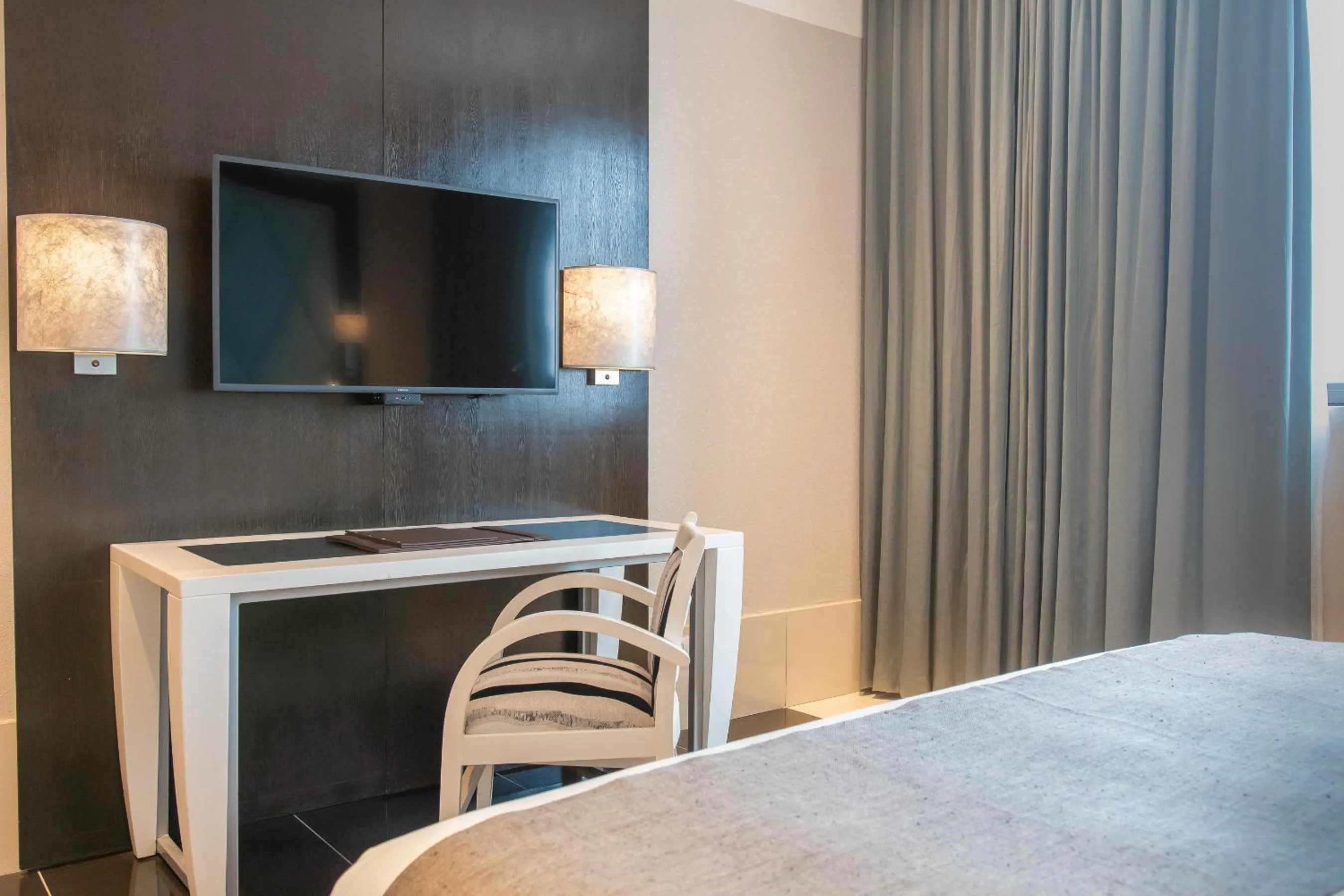 TV and multimedia in Krystal Palace Douala