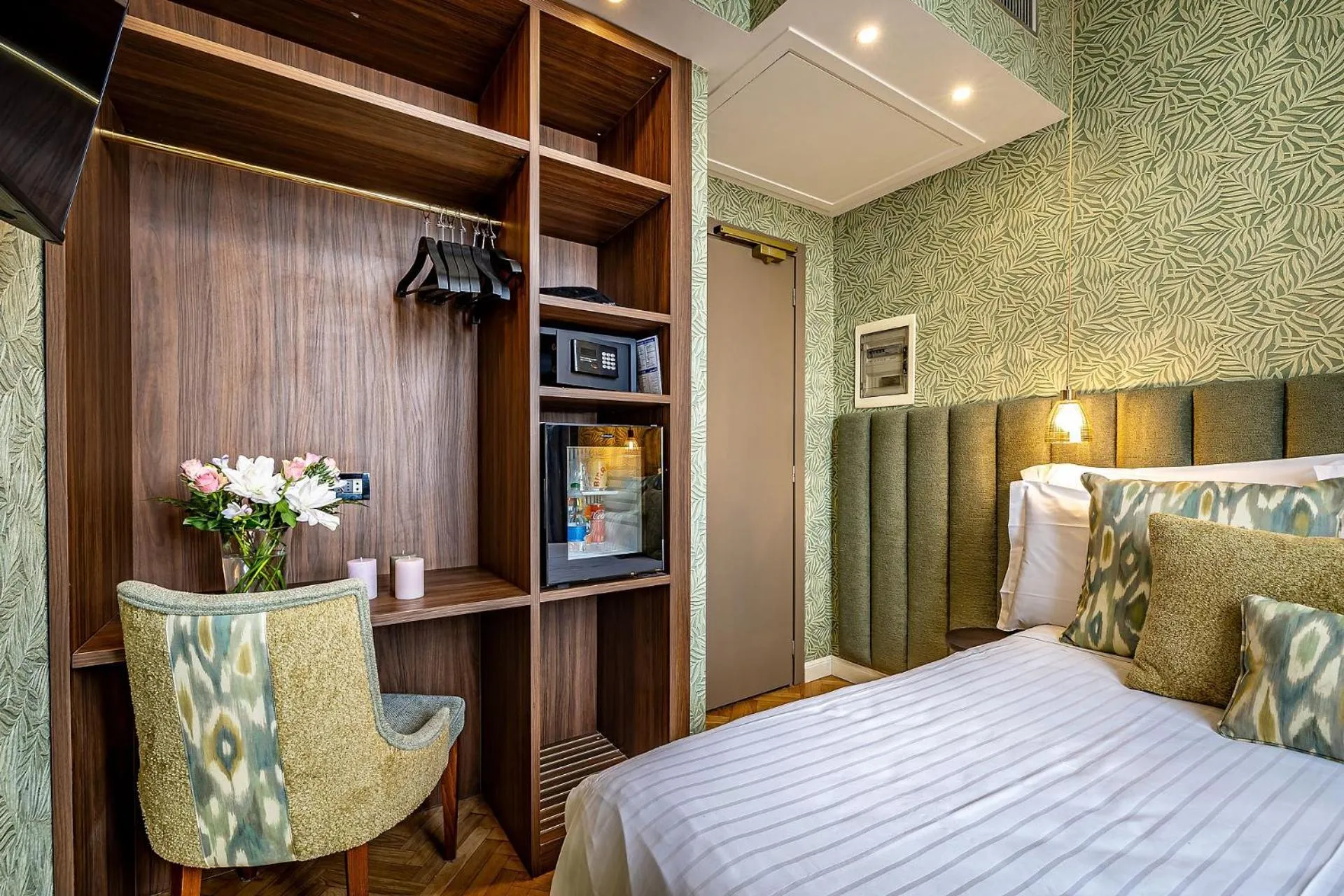 Photo of the whole room, Bed in Hotel Duomo Firenze