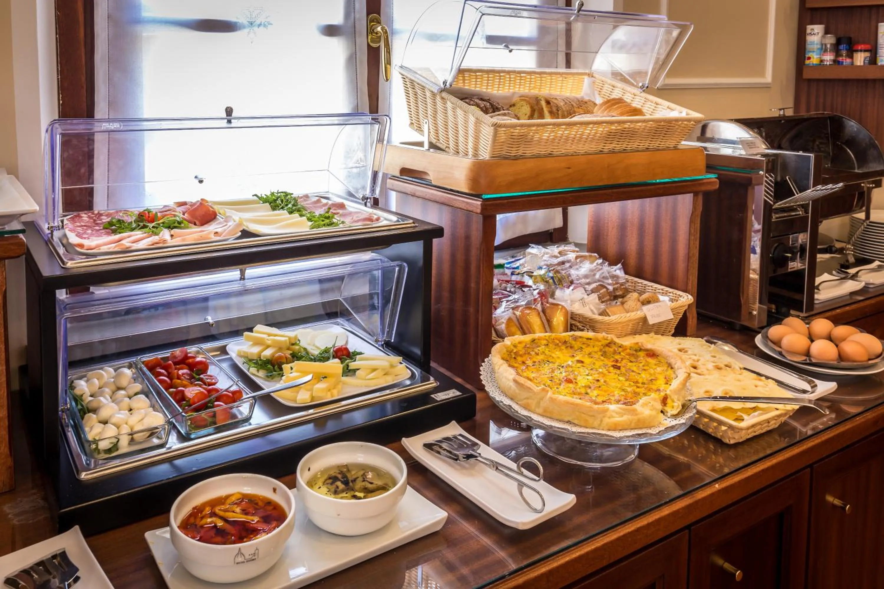 Buffet breakfast in Hotel Duomo Firenze