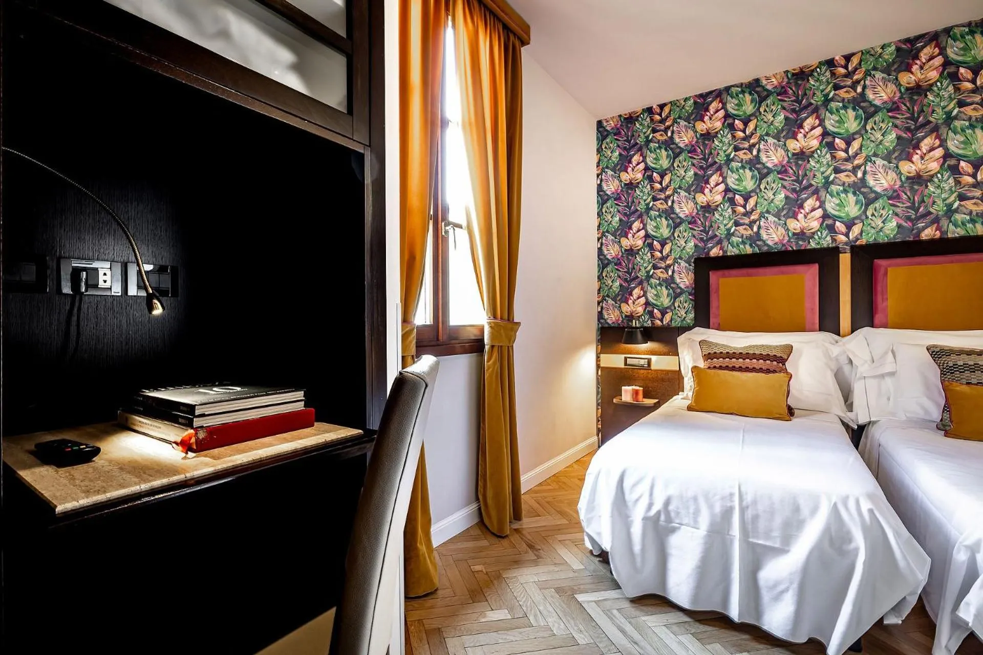 Photo of the whole room, Bed in Hotel Duomo Firenze