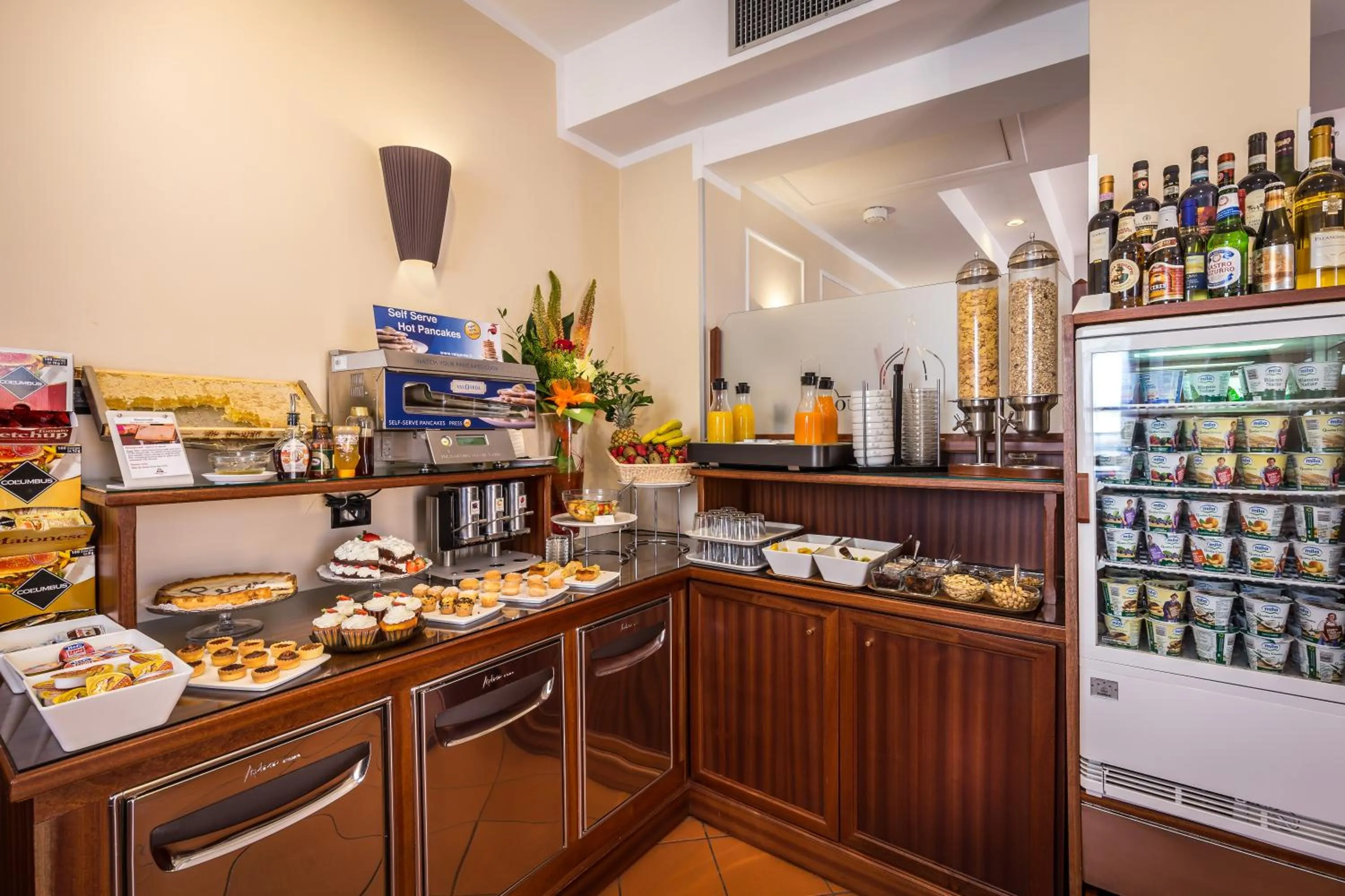 Buffet breakfast in Hotel Duomo Firenze