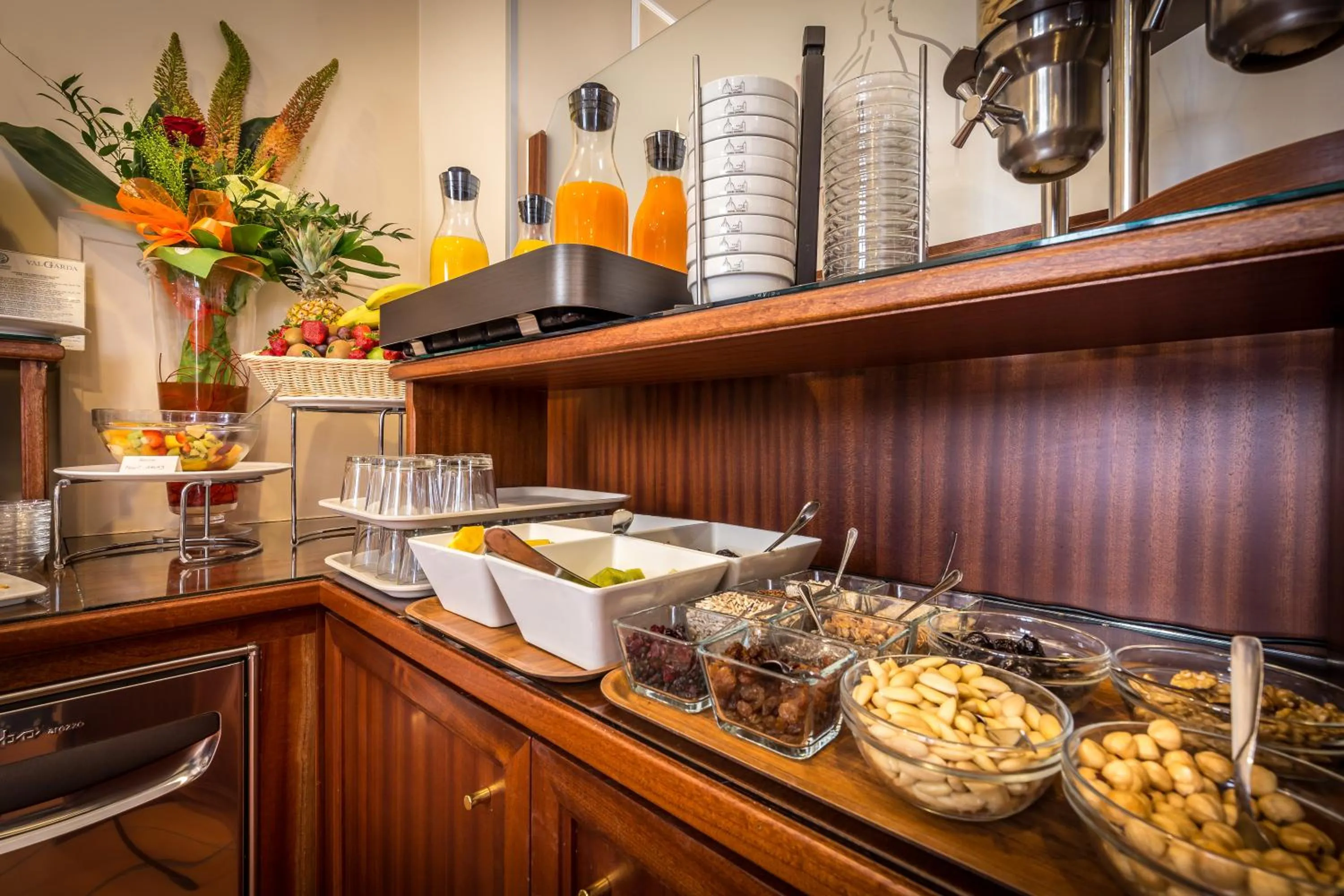 Buffet breakfast in Hotel Duomo Firenze