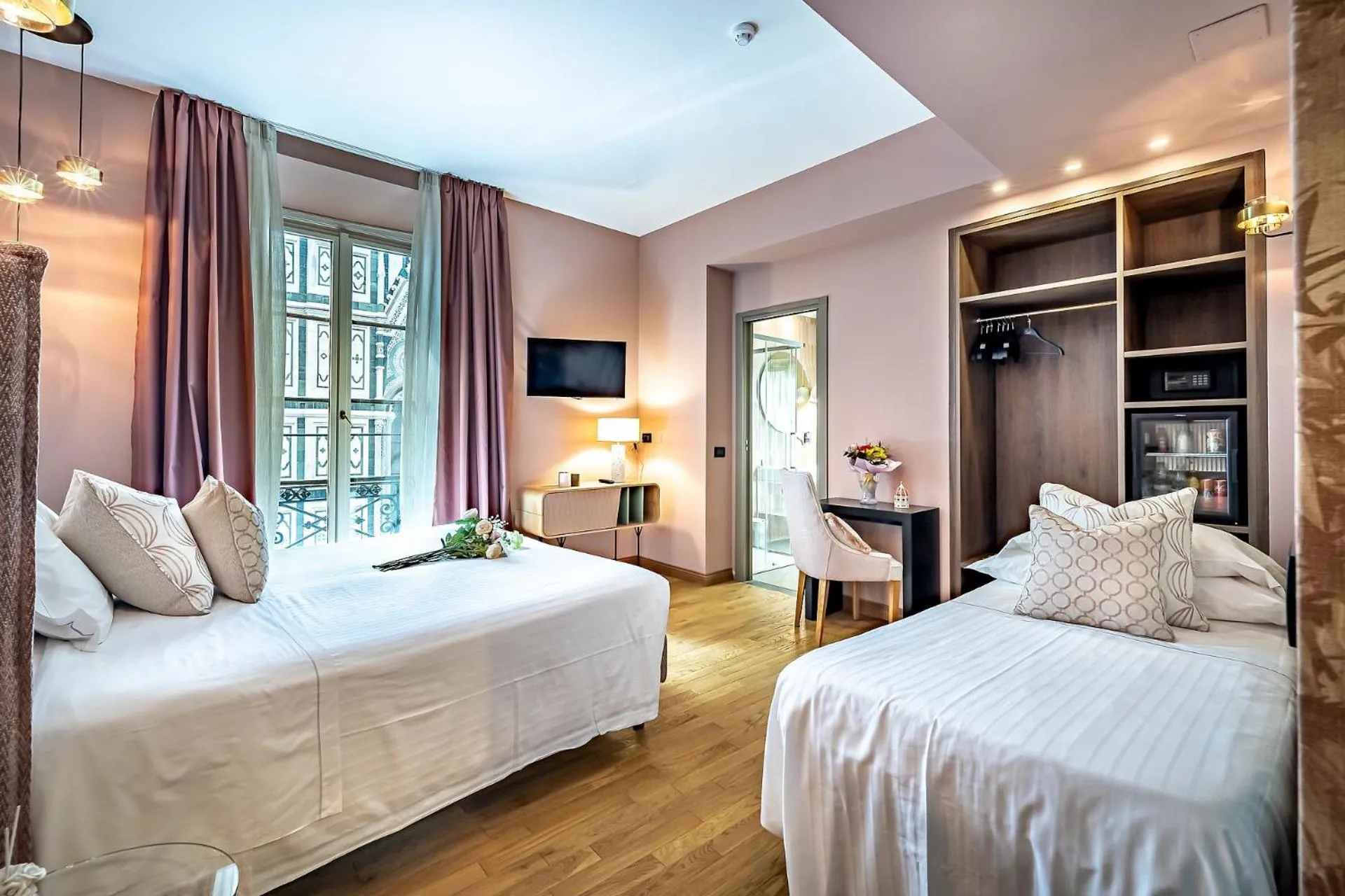 Photo of the whole room, Bed in Hotel Duomo Firenze