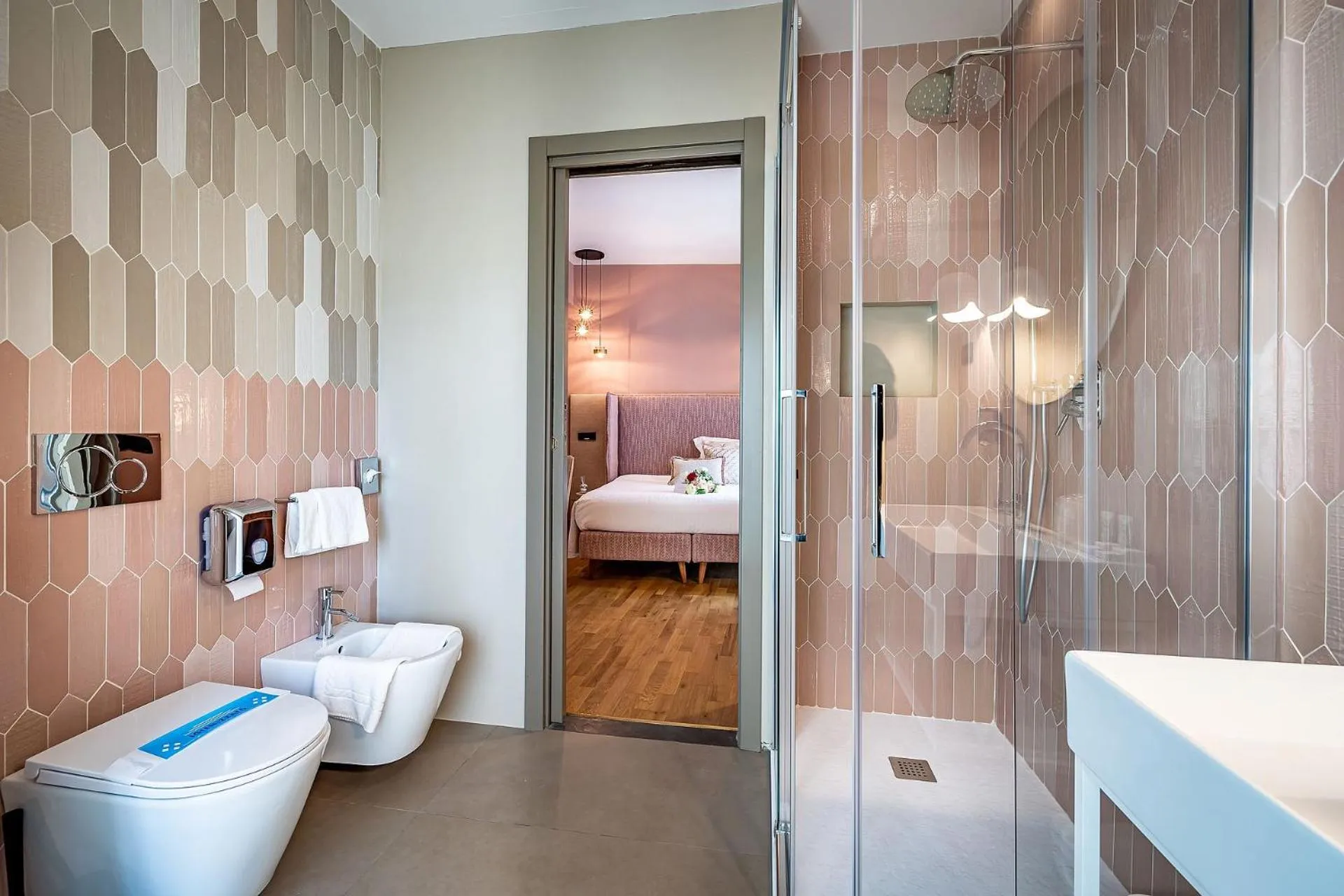 Bathroom, Bed in Hotel Duomo Firenze