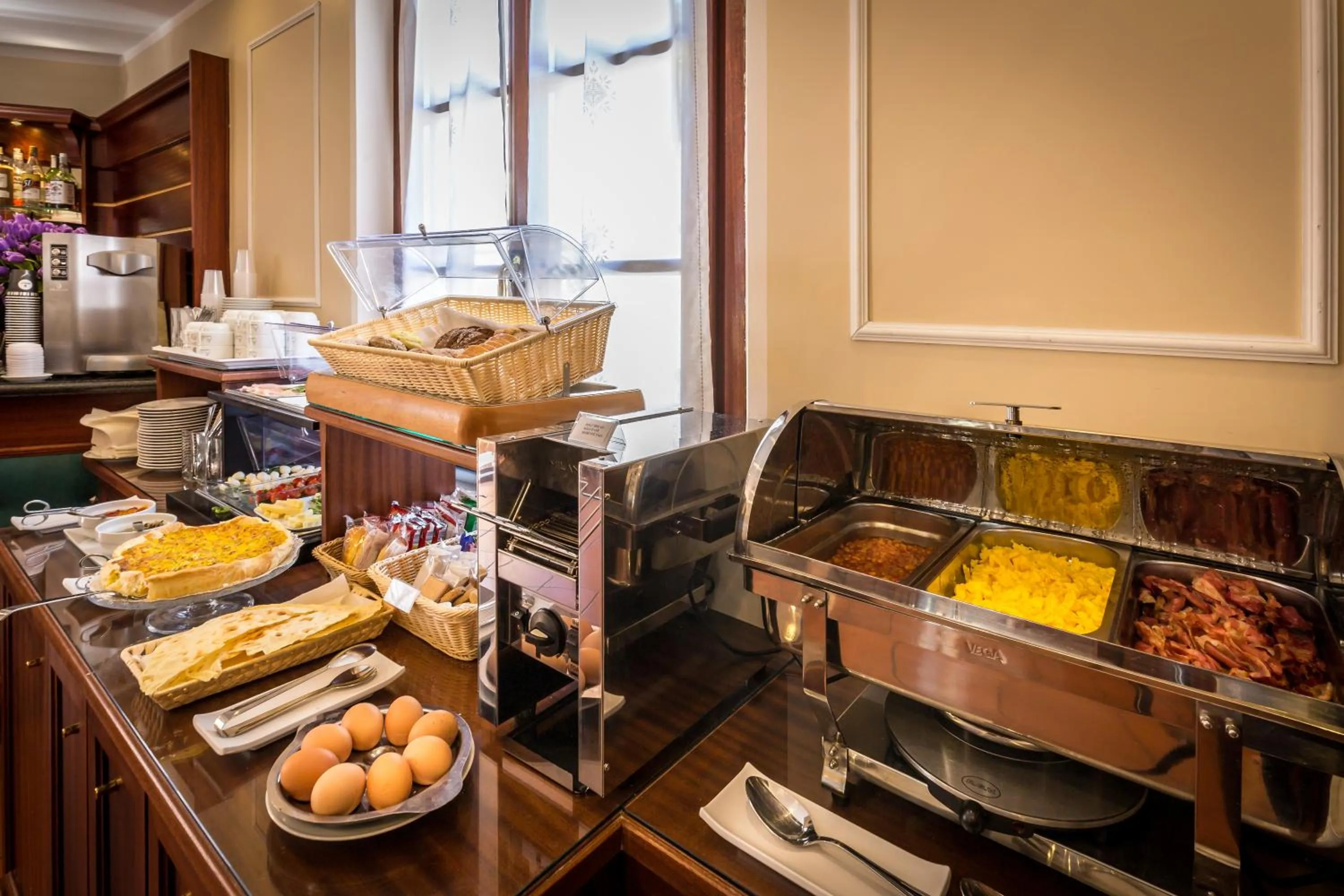 Buffet breakfast in Hotel Duomo Firenze