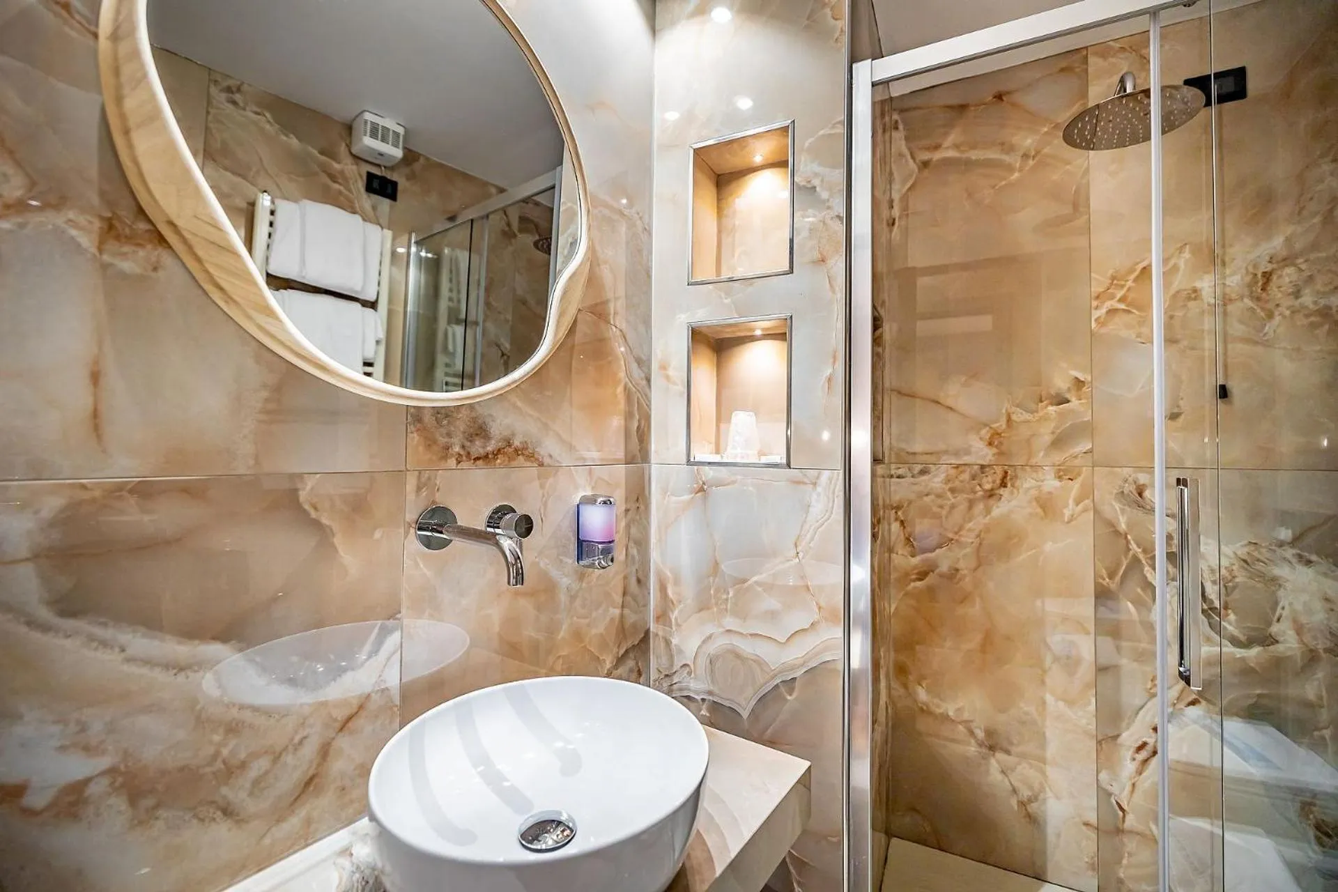 Shower in Hotel Duomo Firenze