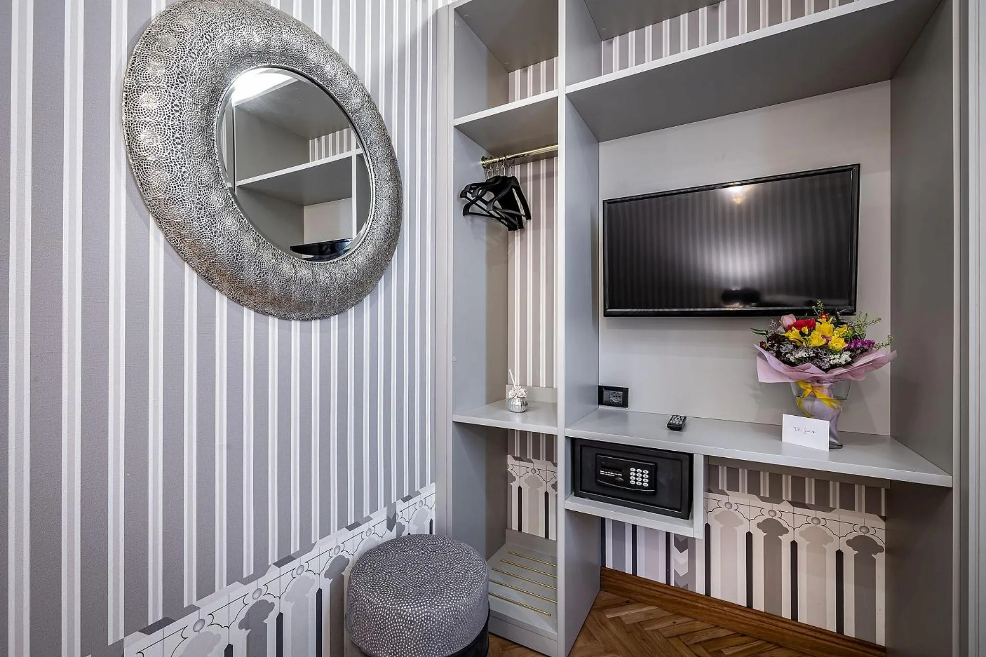 TV and multimedia in Hotel Duomo Firenze