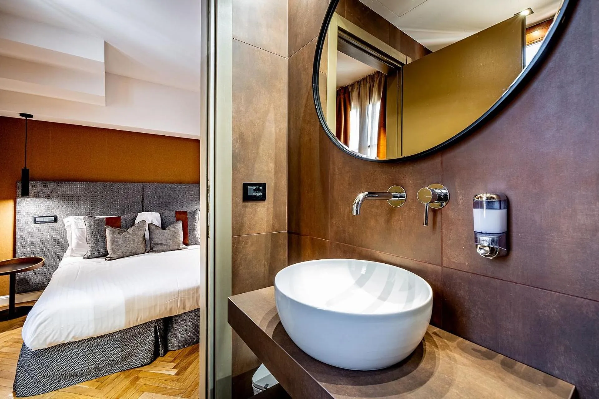 Bathroom, Bed in Hotel Duomo Firenze