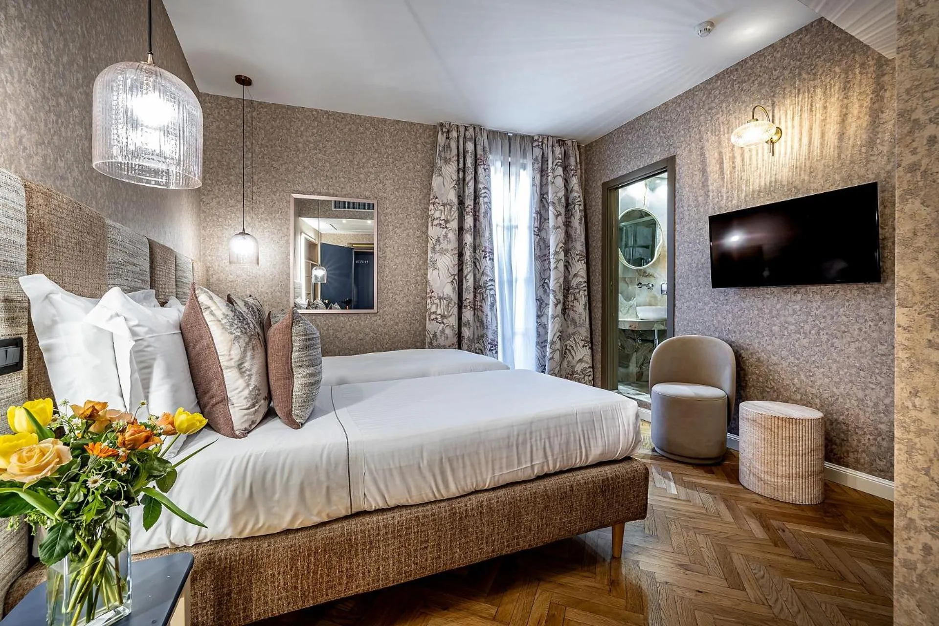 Photo of the whole room, Bed in Hotel Duomo Firenze